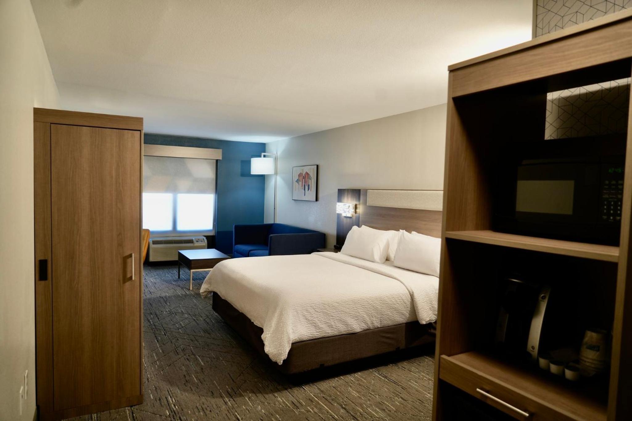 King Suite with Sofa Bed - Photo 3