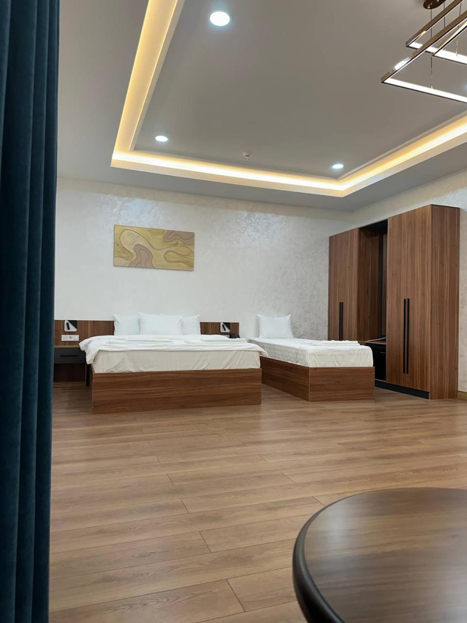 Superior Family Room photo 1