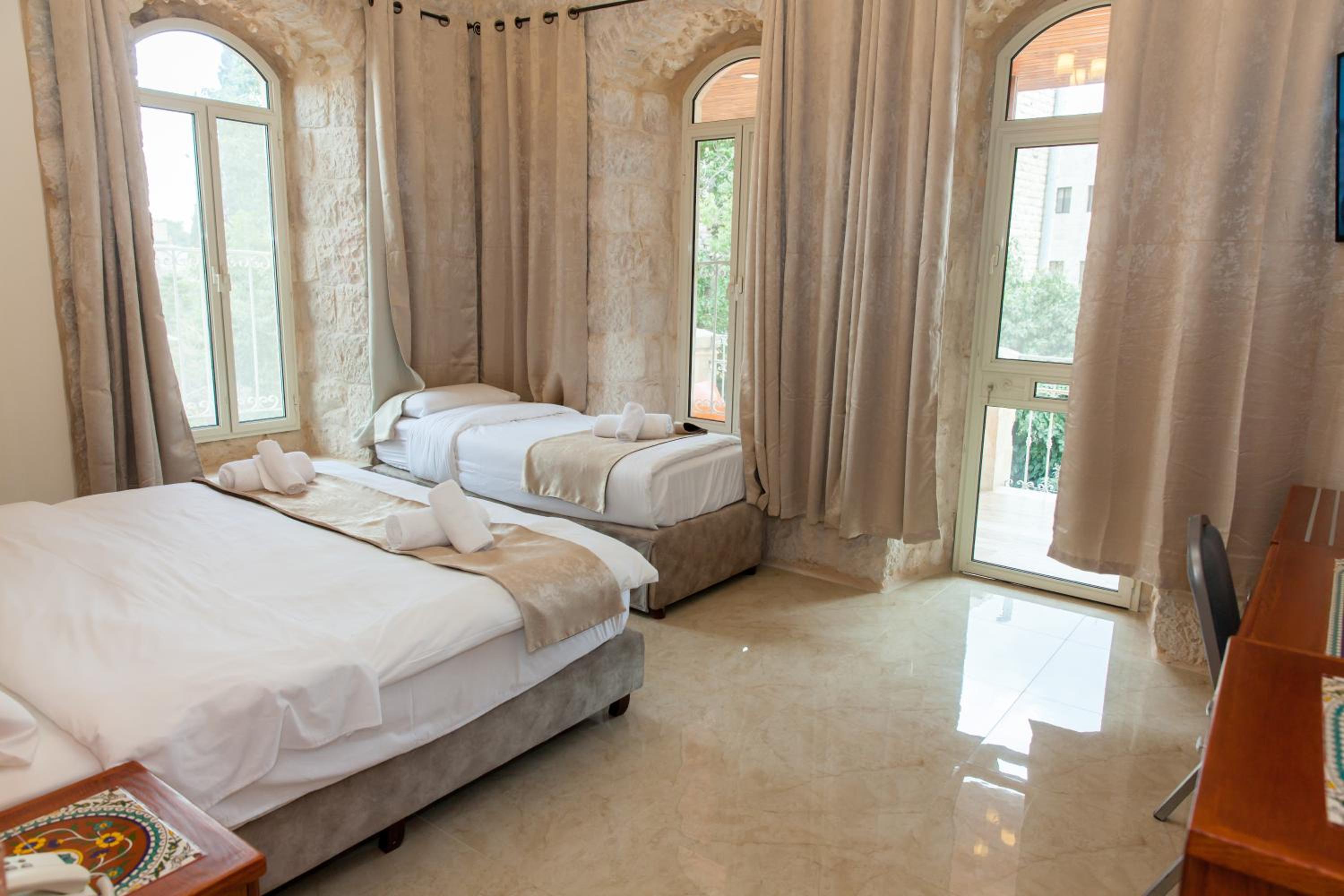 Superior Twin Room with Balcony - Photo 21
