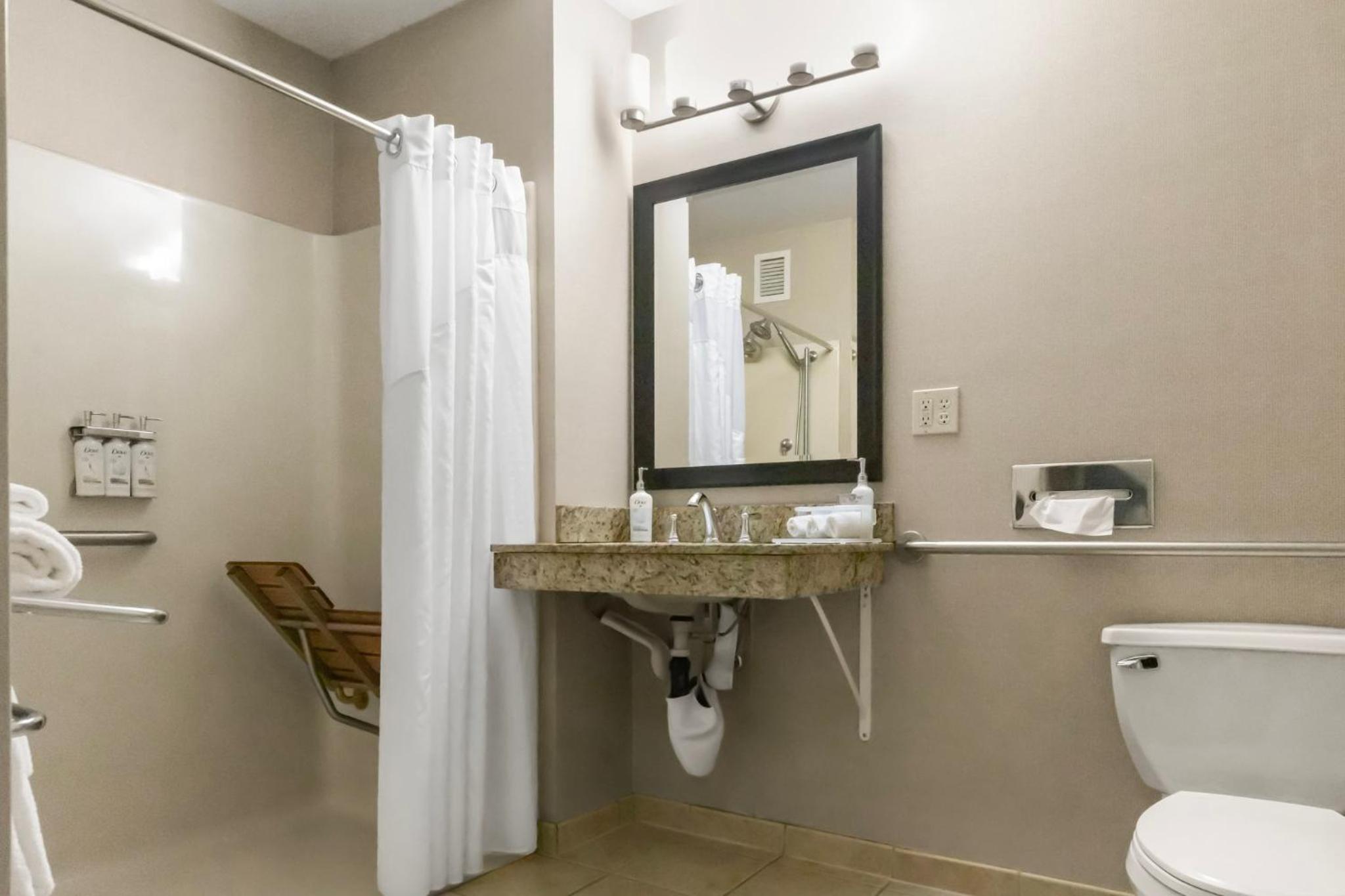 Queen Room with Two Queen Beds - Hearing Accessible/Non-Smoking - Photo 2