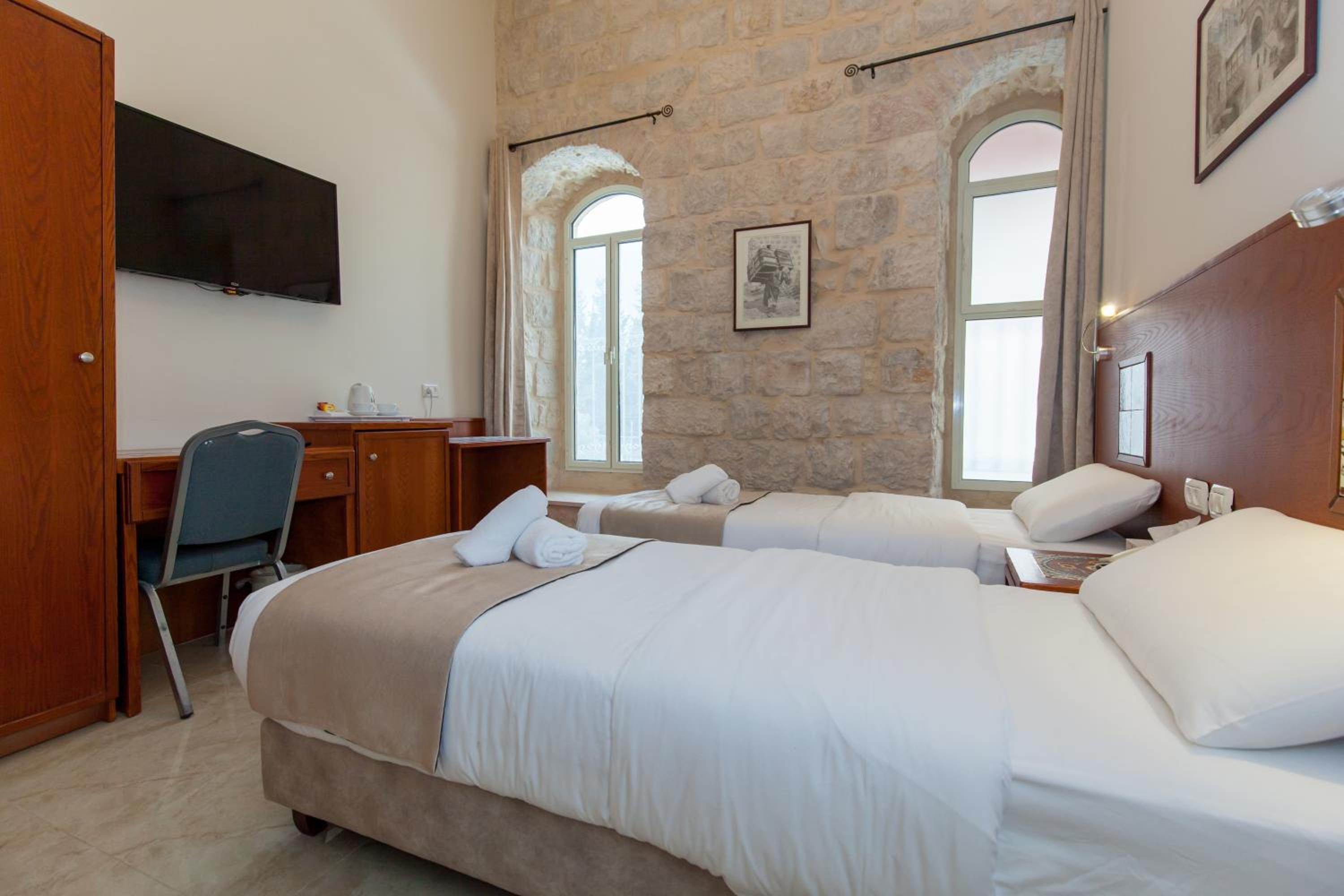 Standard Twin Room - Photo 5