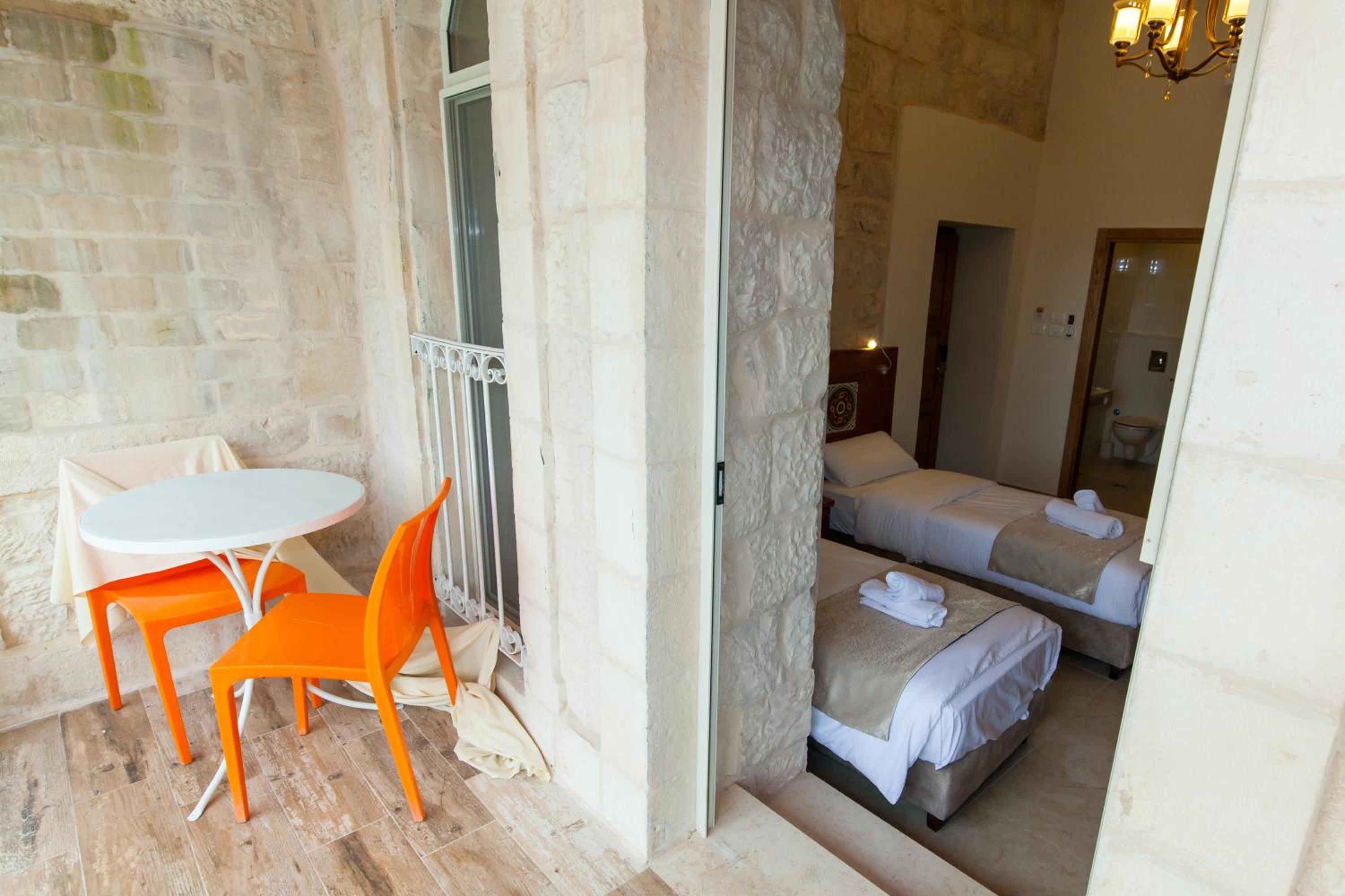 Superior Twin Room with Balcony - Photo 25
