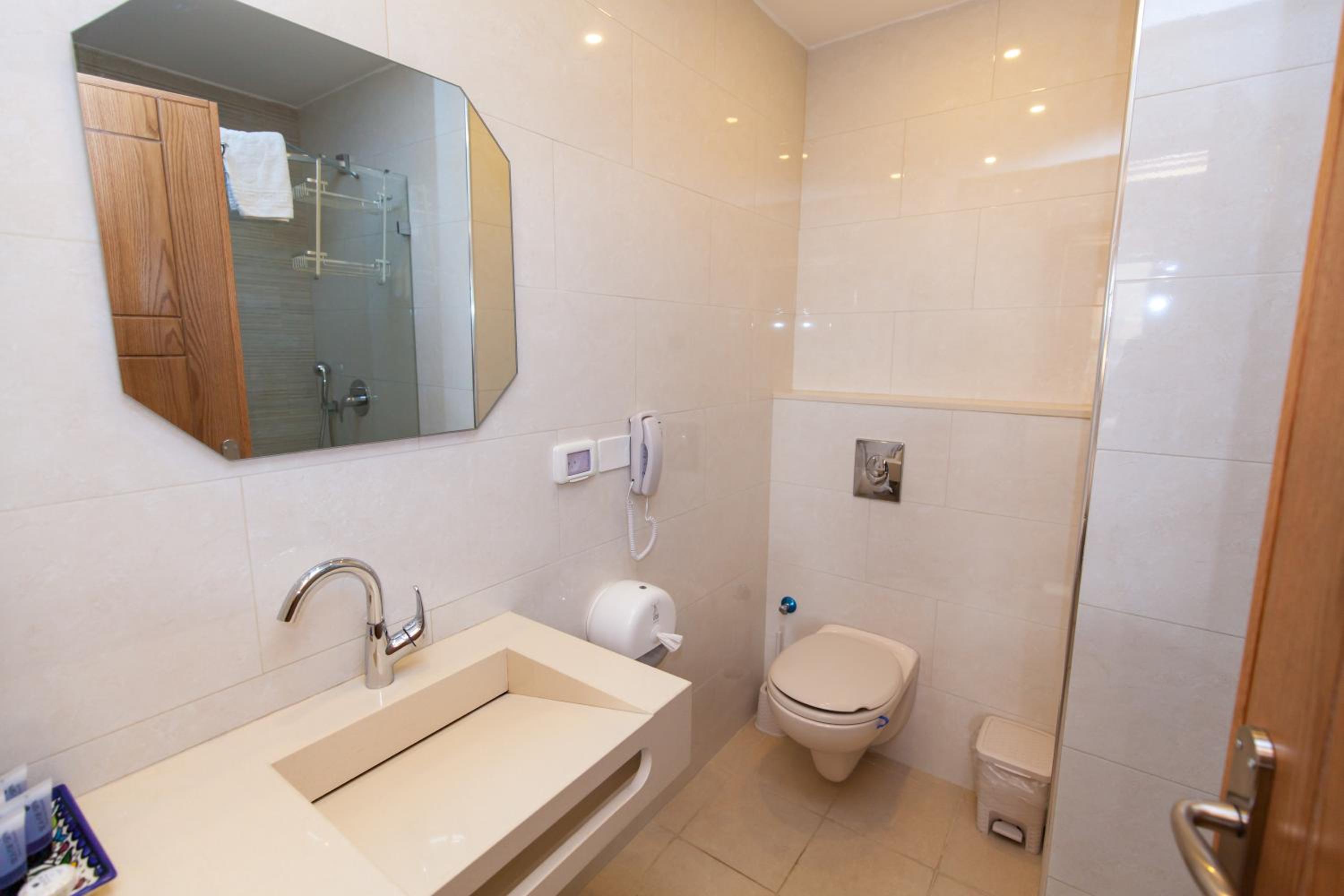 Superior Twin Room with Balcony - Photo 27