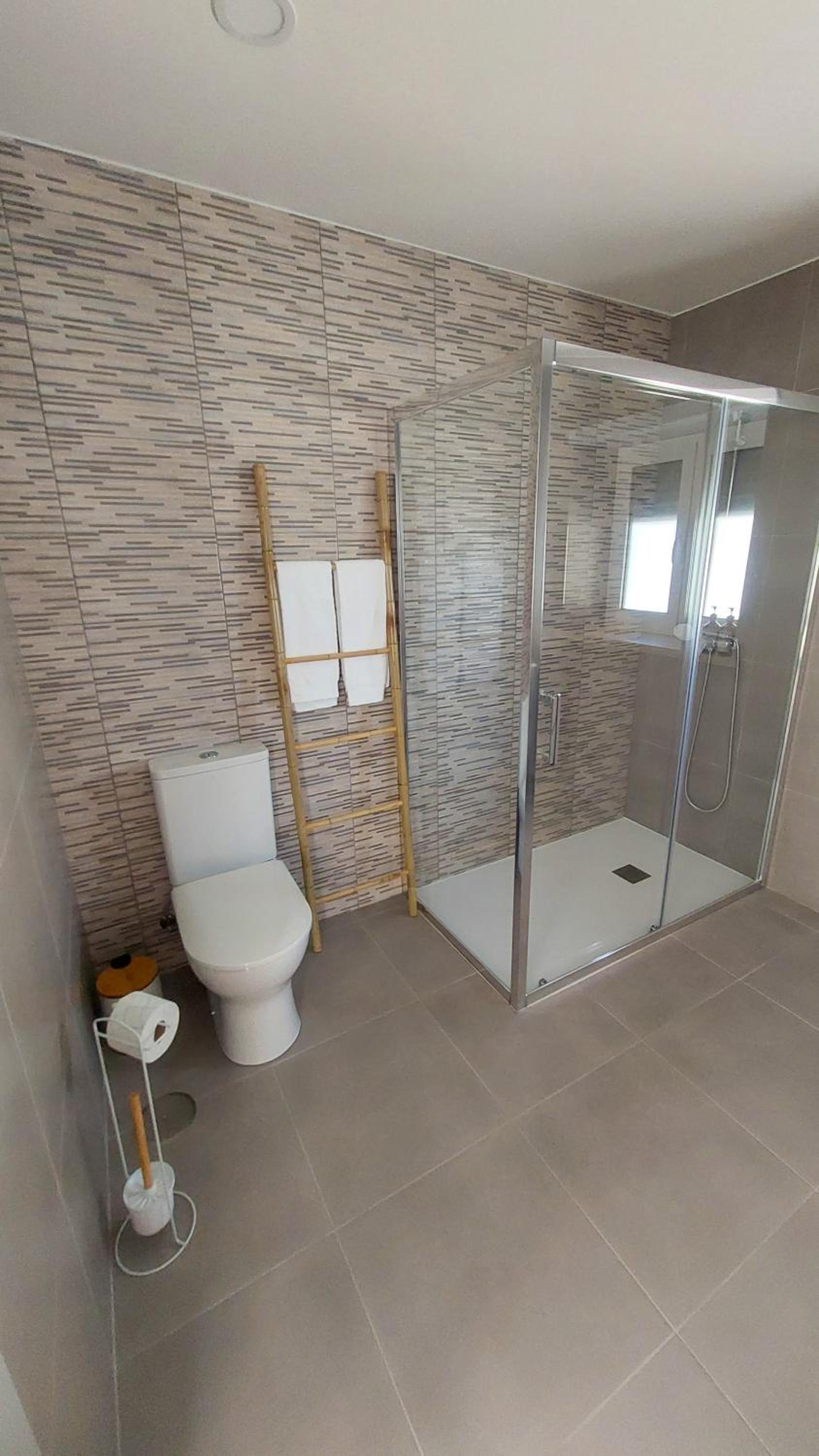 Twin Room with Shared Bathroom photo 2