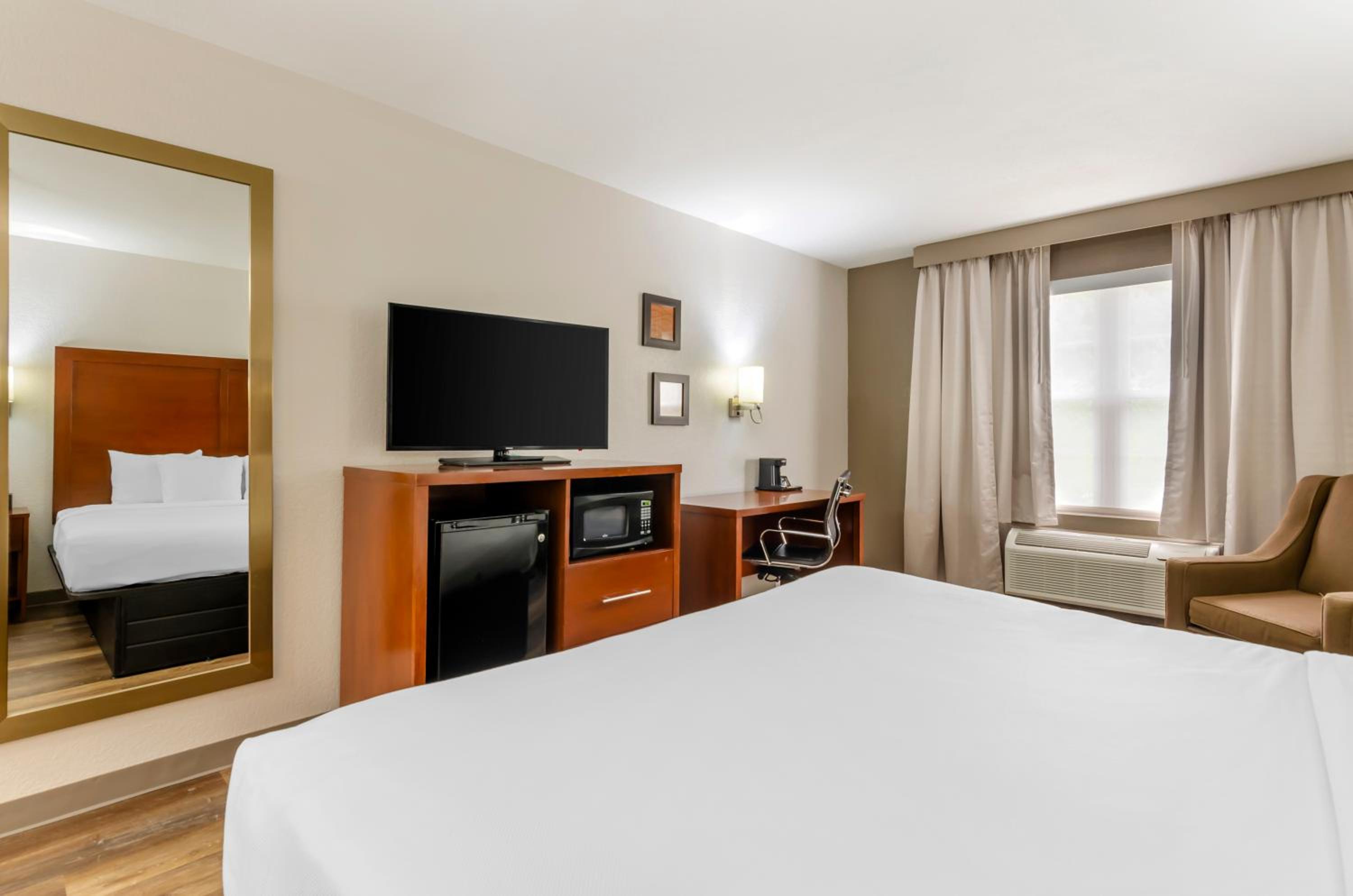 Standard King Room - Non-Smoking  - Photo 2