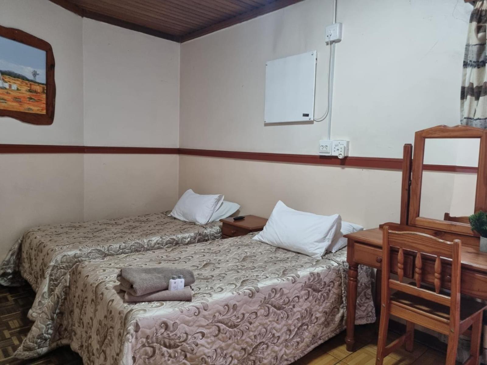 Standard Twin Room - Photo 8