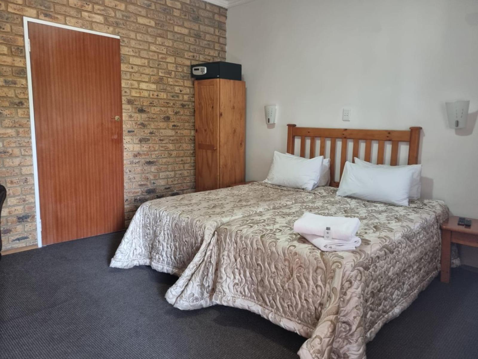 Standard Twin Room - Photo 1