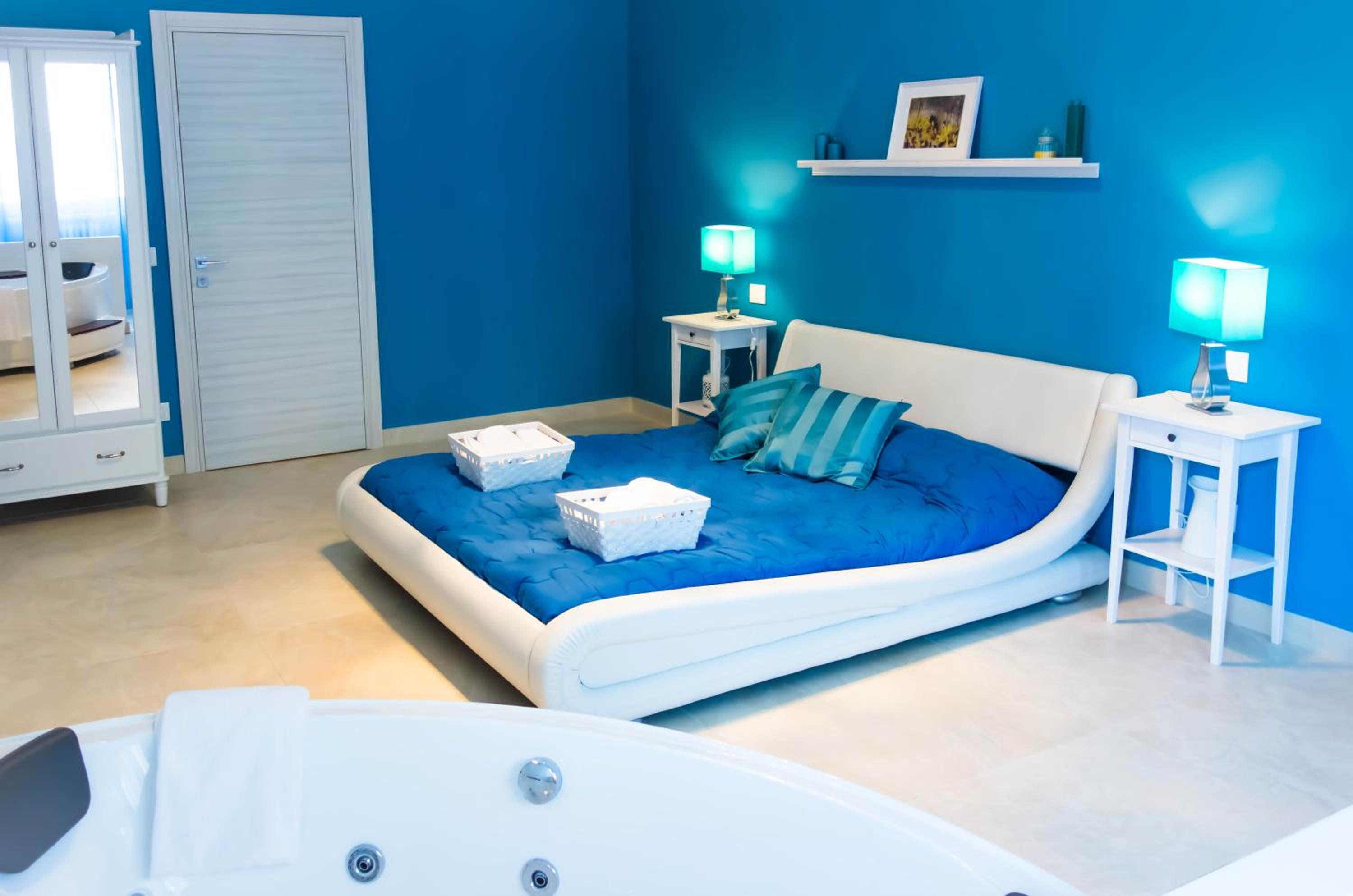 Double Room with Spa Bath and Shared Bathroom