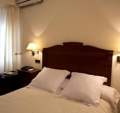 Double or Twin Room - Photo 10