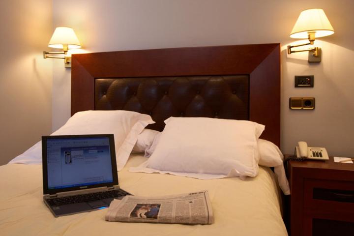 Double or Twin Room - Photo 8