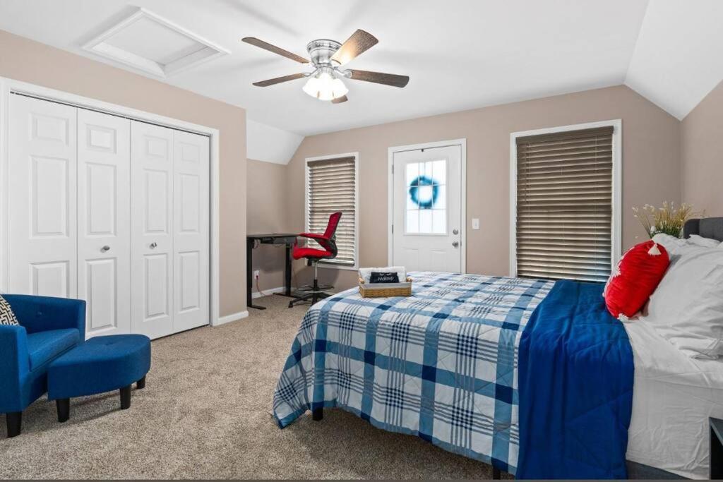 Five-Bedroom House photo 1