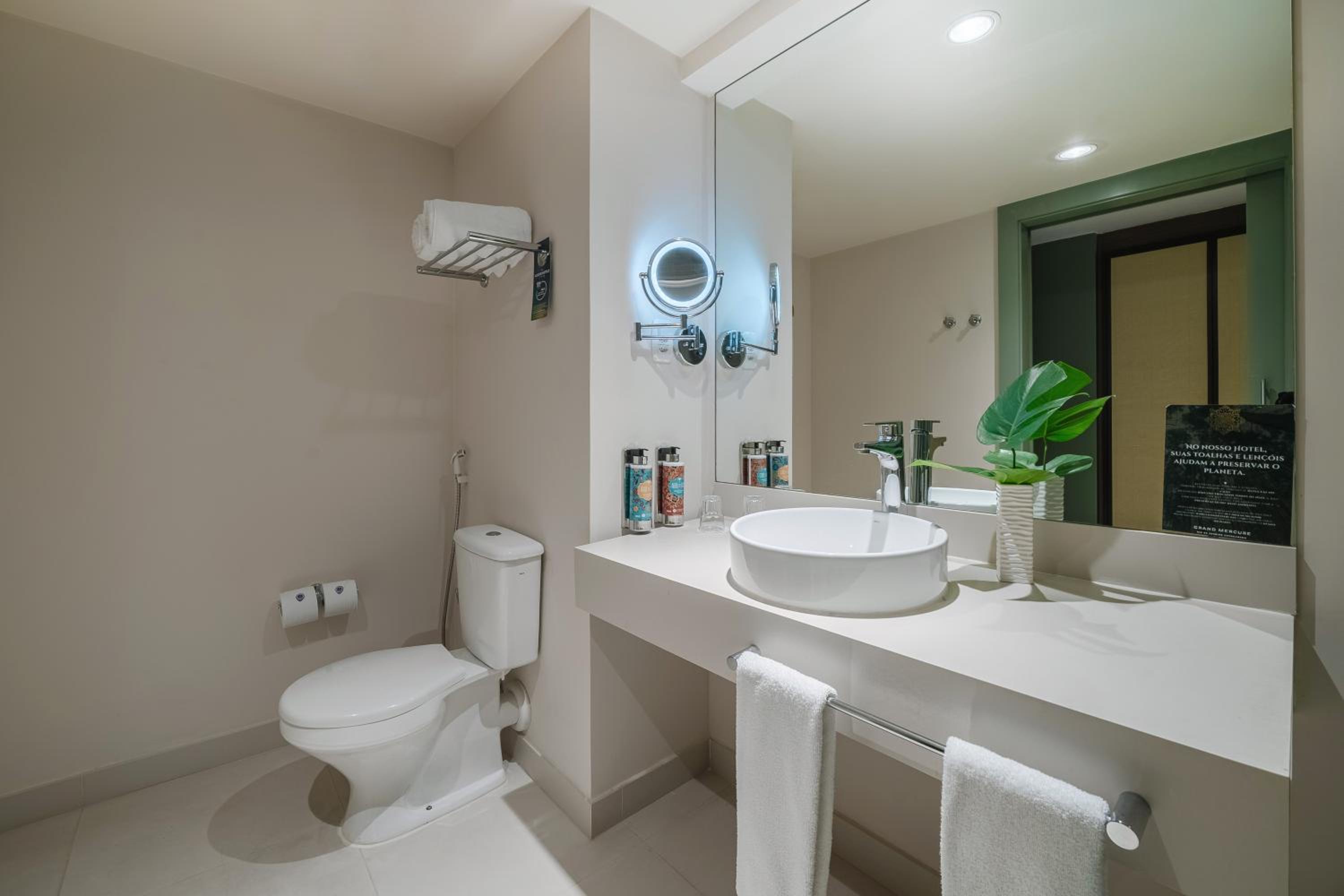 Superior Apartment with One King Bed - Disability Access - Photo 4