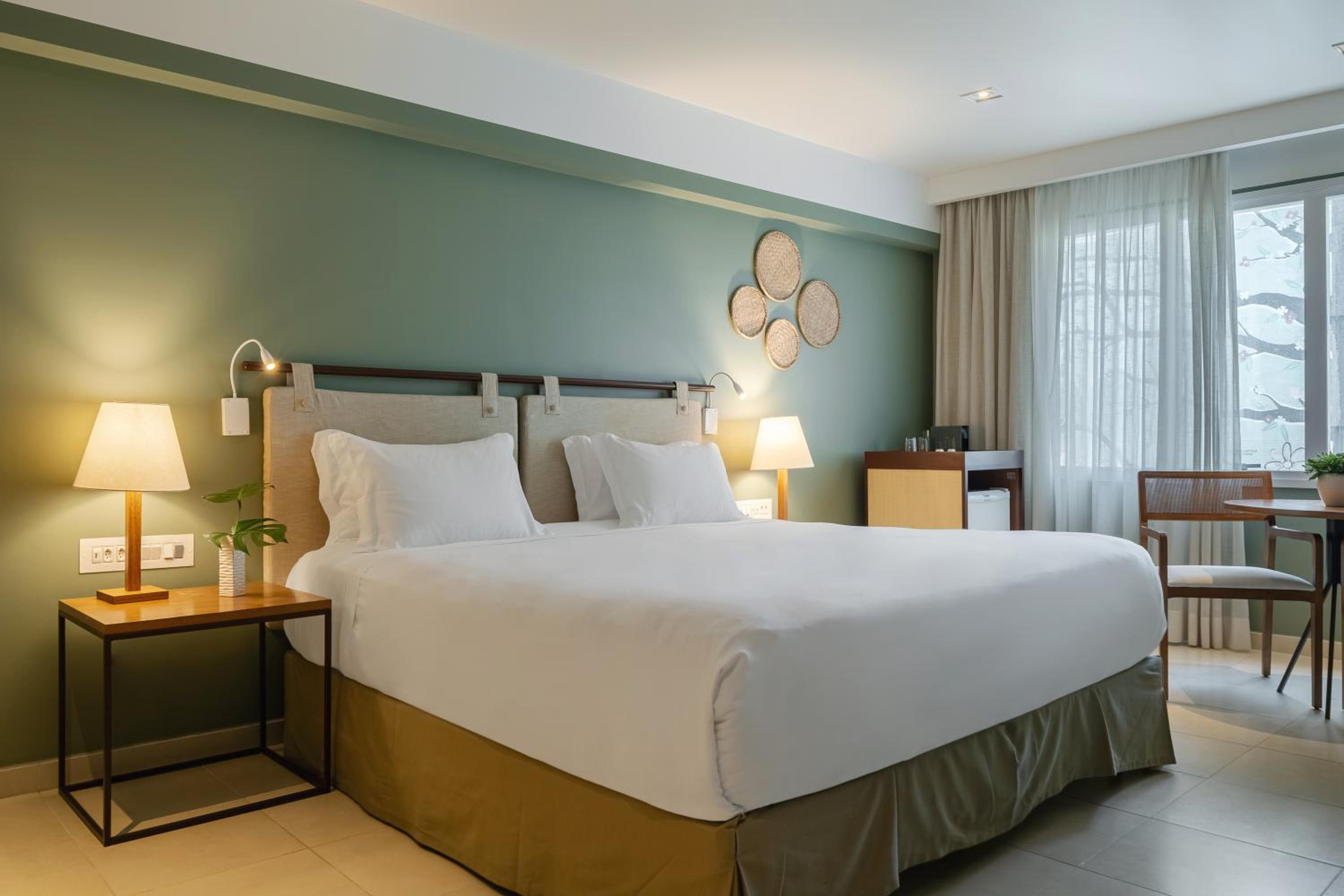 Superior Apartment with One King Bed - Disability Access - Photo 3