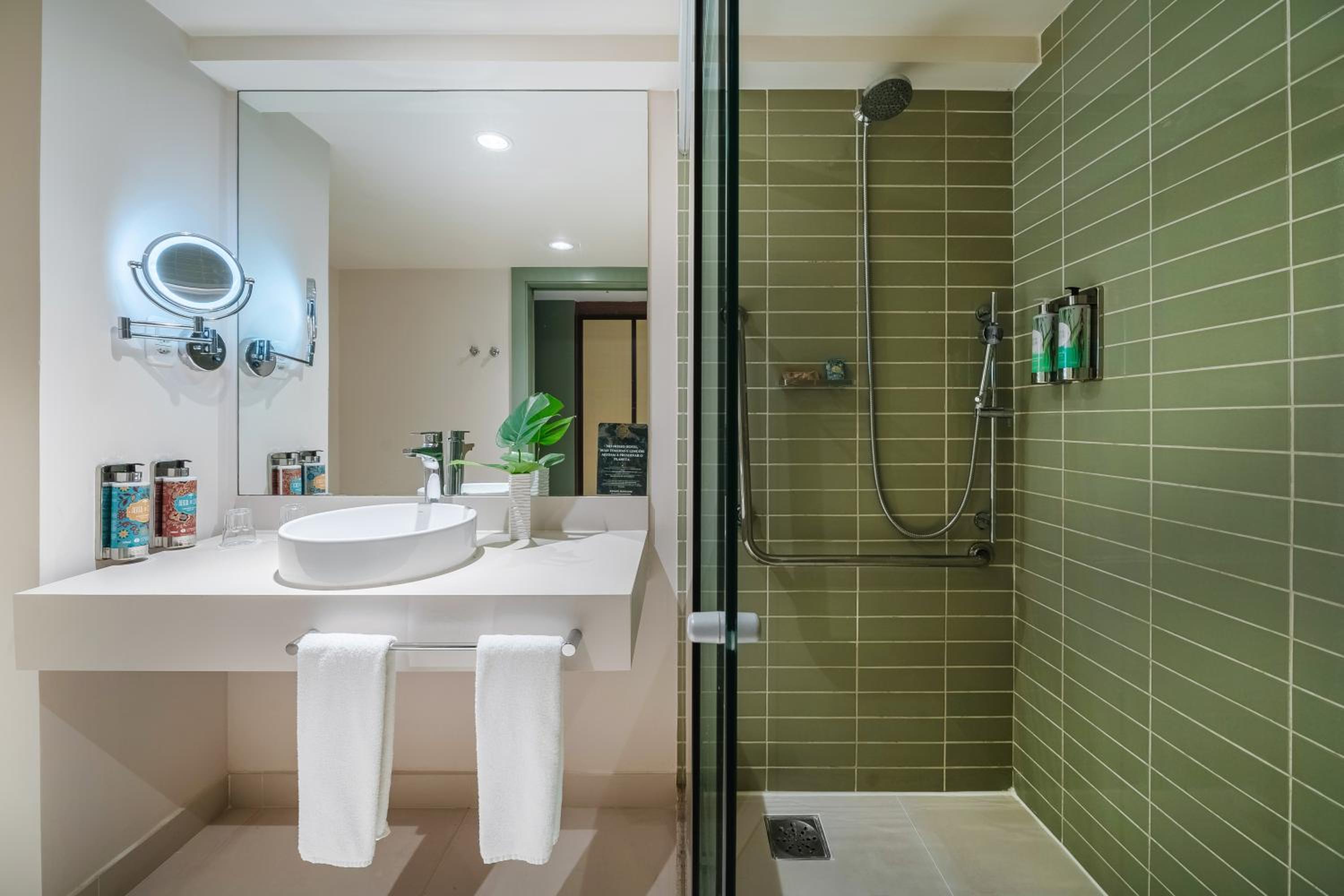 Superior Apartment with One King Bed - Disability Access - Photo 5