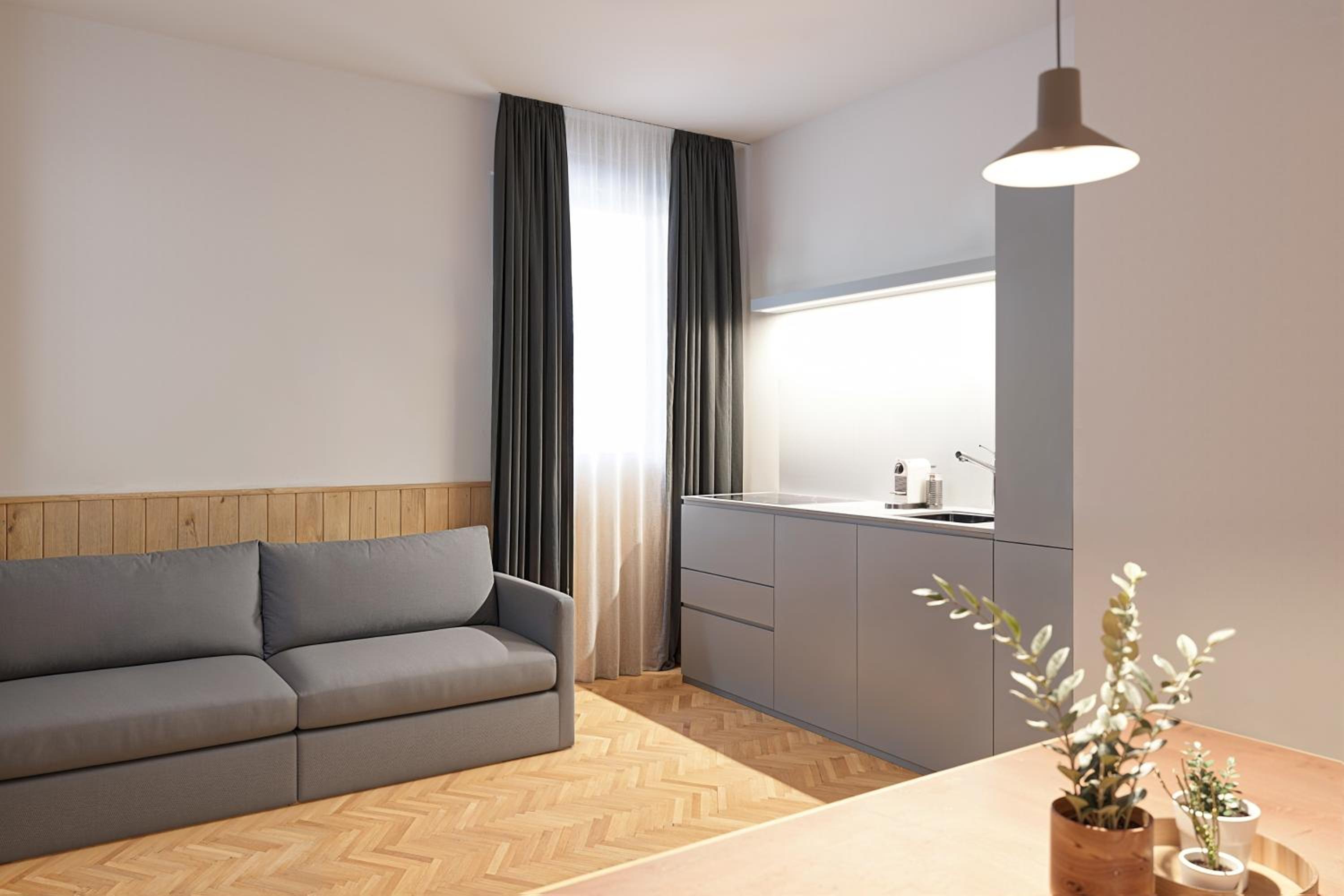 Deluxe One-Bedroom Apartment with Garden View photo 1