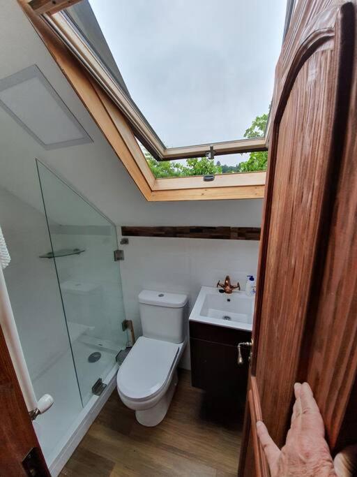 Eight-Bedroom House photo 3