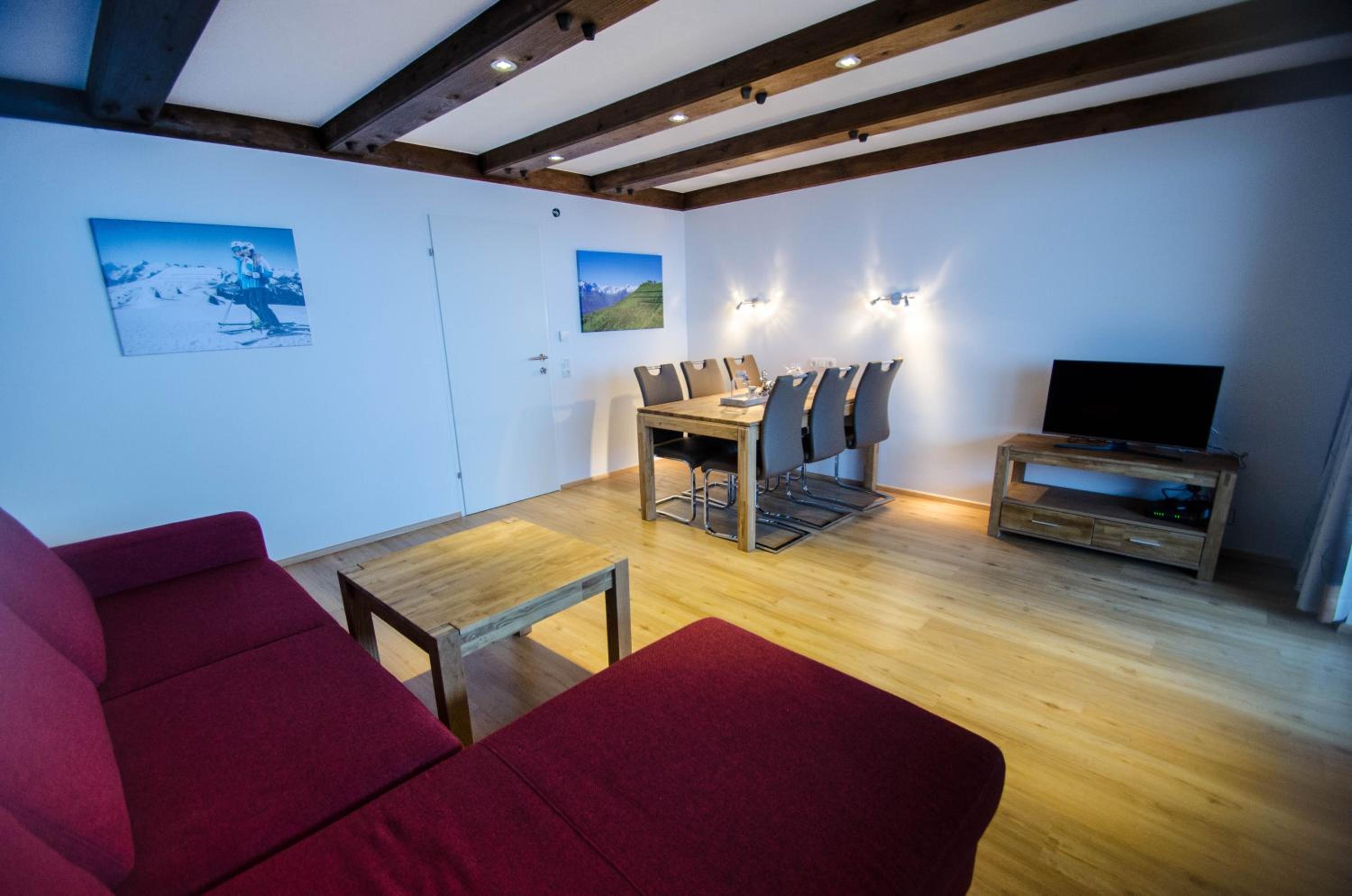 One-Bedroom Apartment with Lake View photo 1