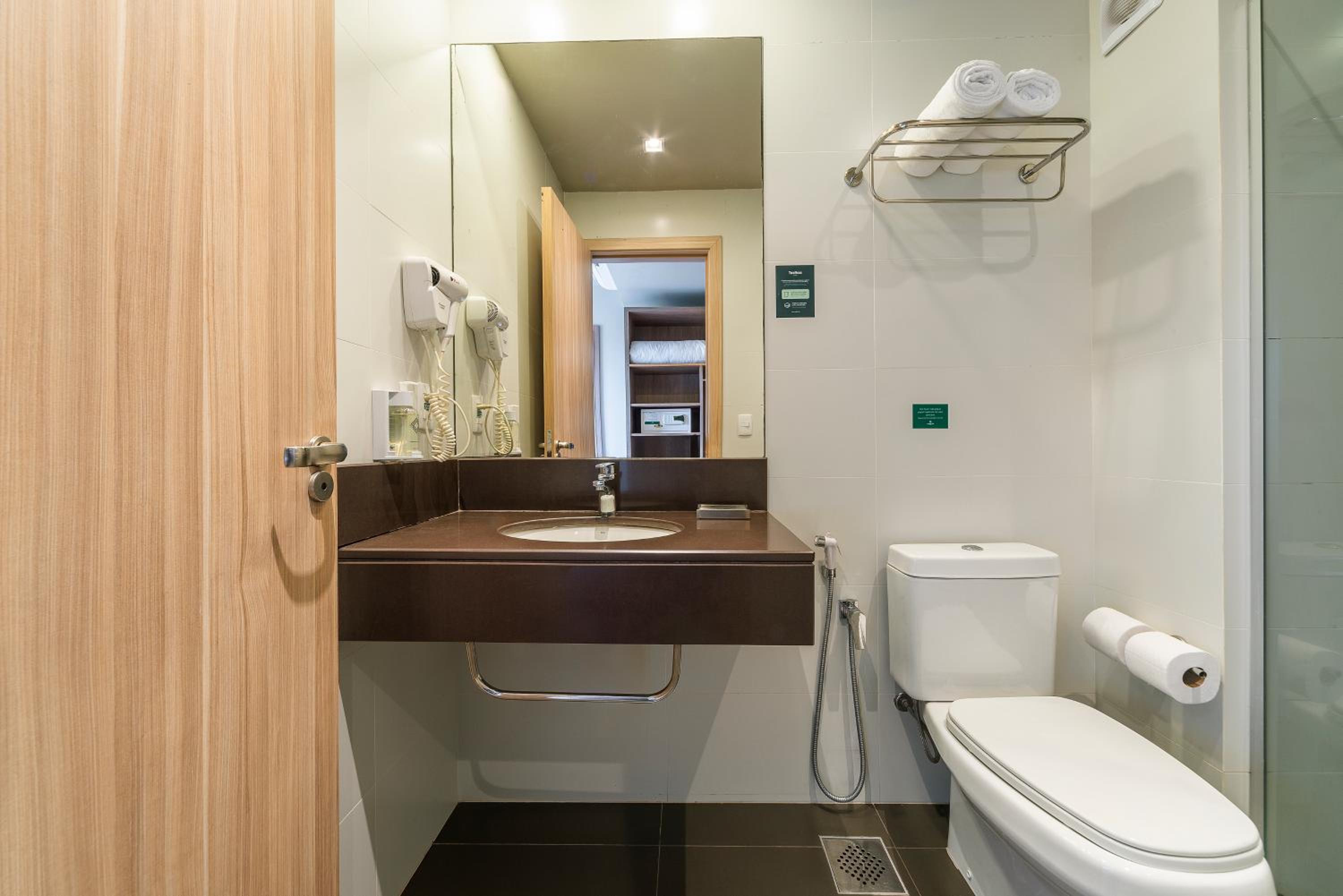 Double Room with View thumbnail 5