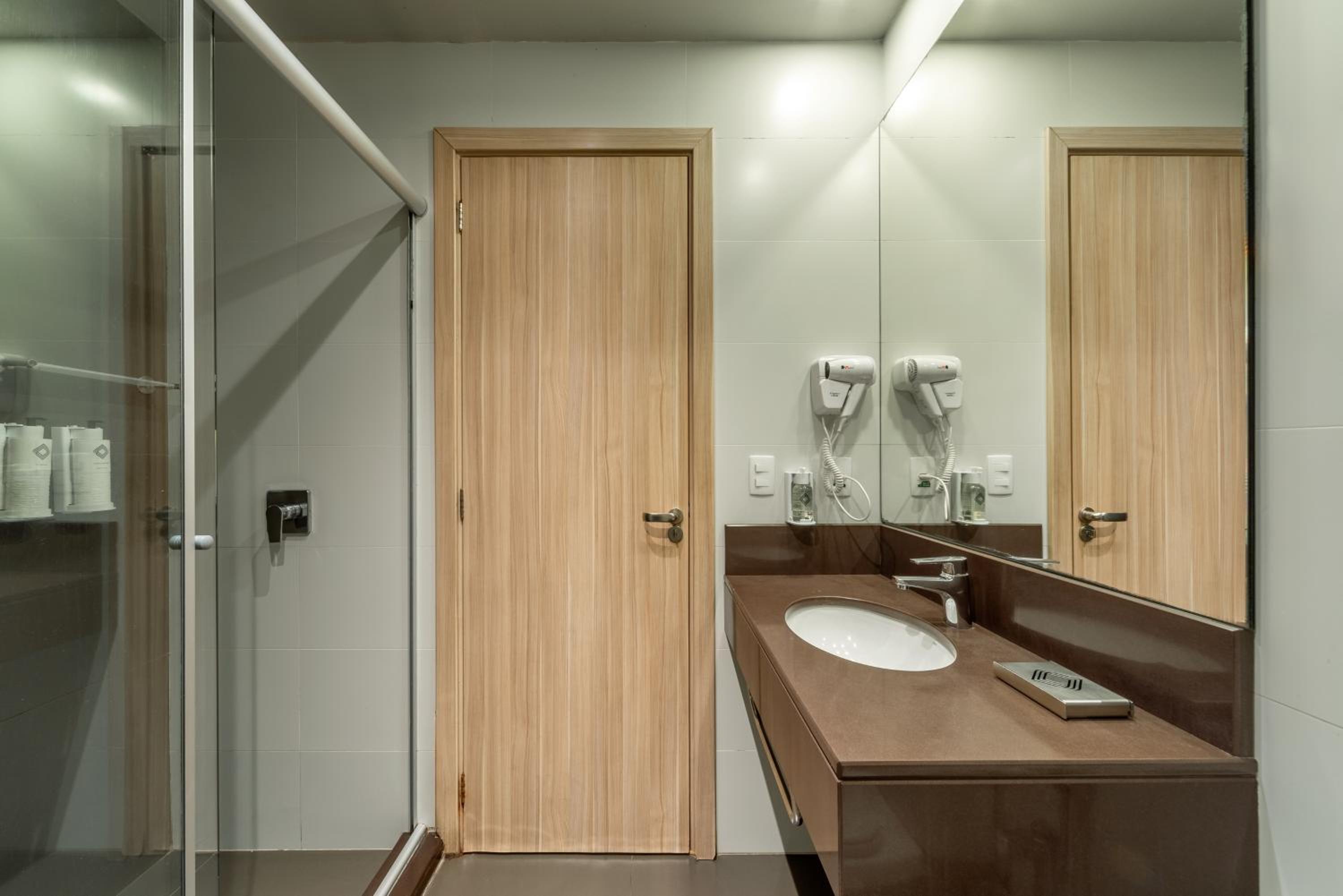Luxury Triple Room thumbnail 5