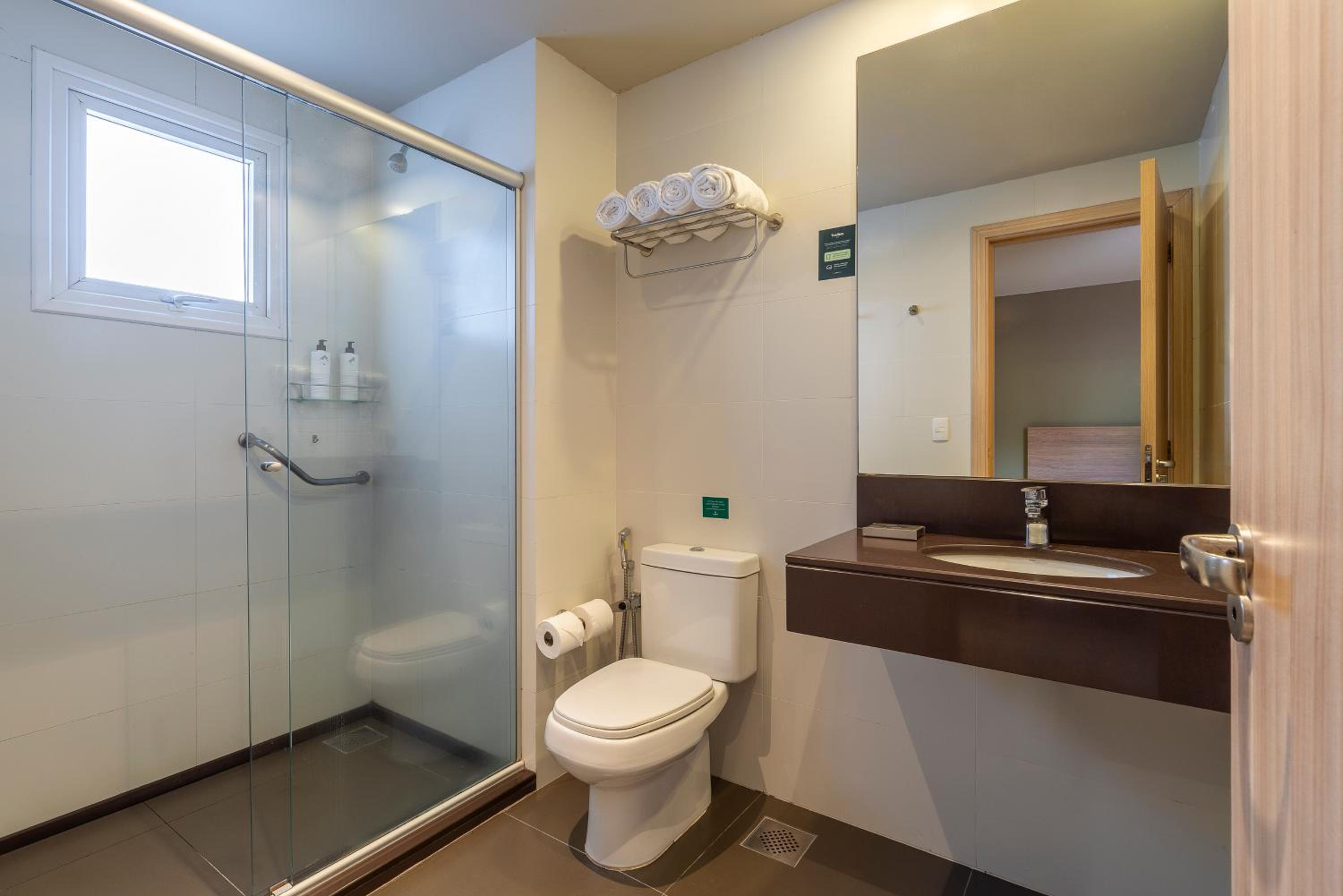 Quadruple Room thumbnail 5