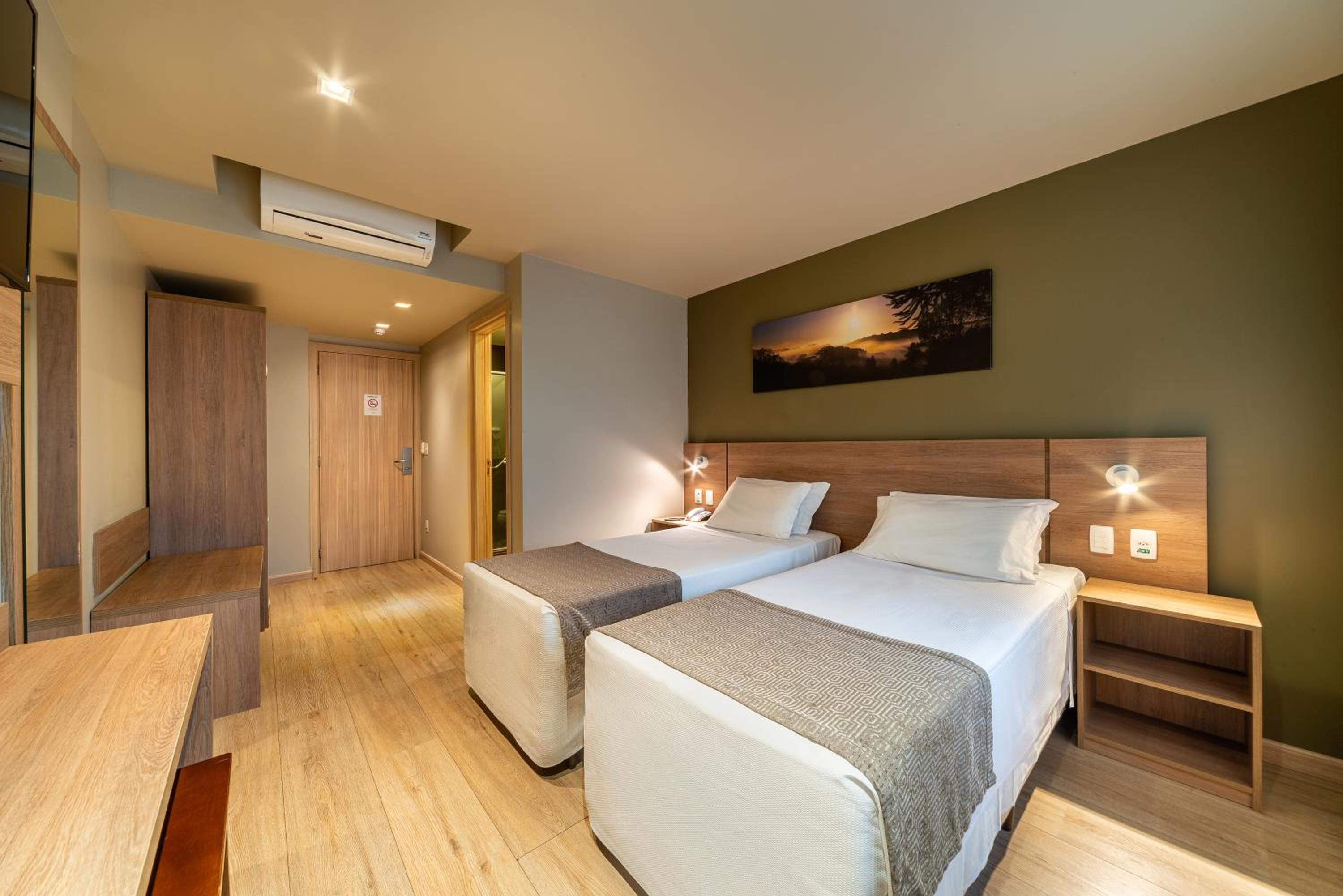 Deluxe Family Room
