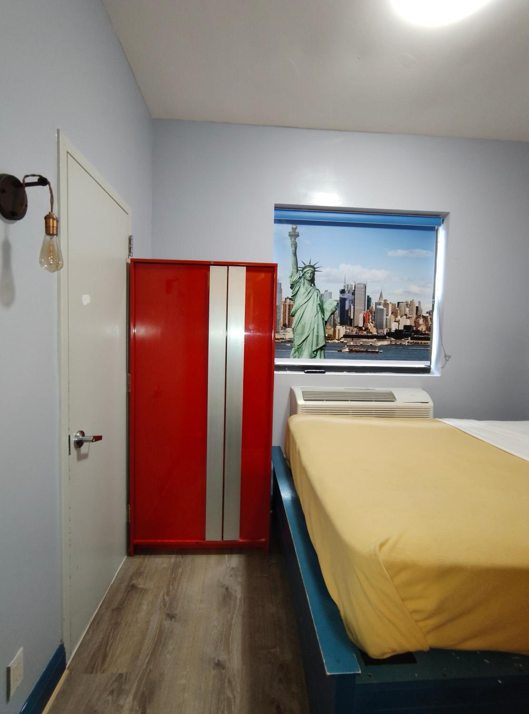 Queen Room - Disability Access - Photo 1