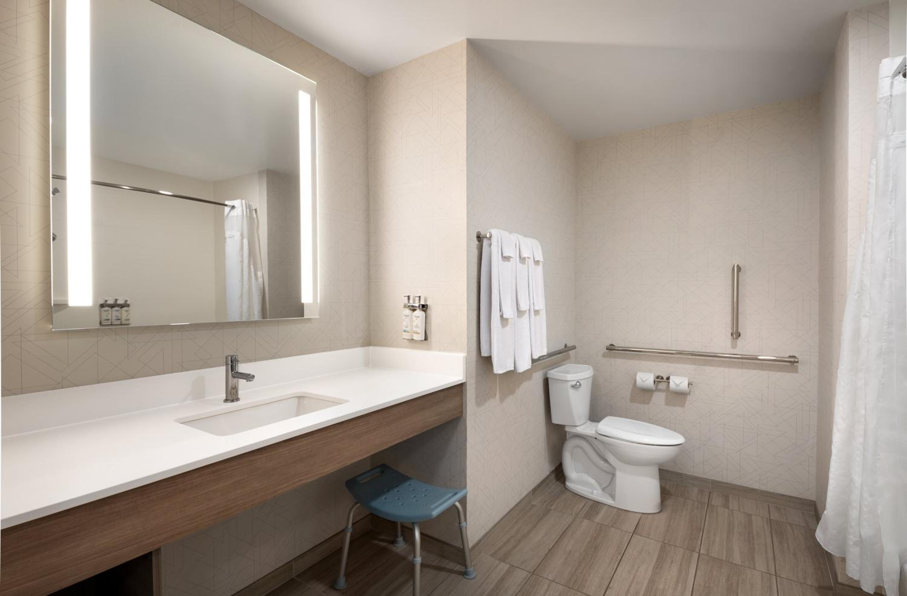 King Room - Mobility Access Tub - Non-Smoking photo 2