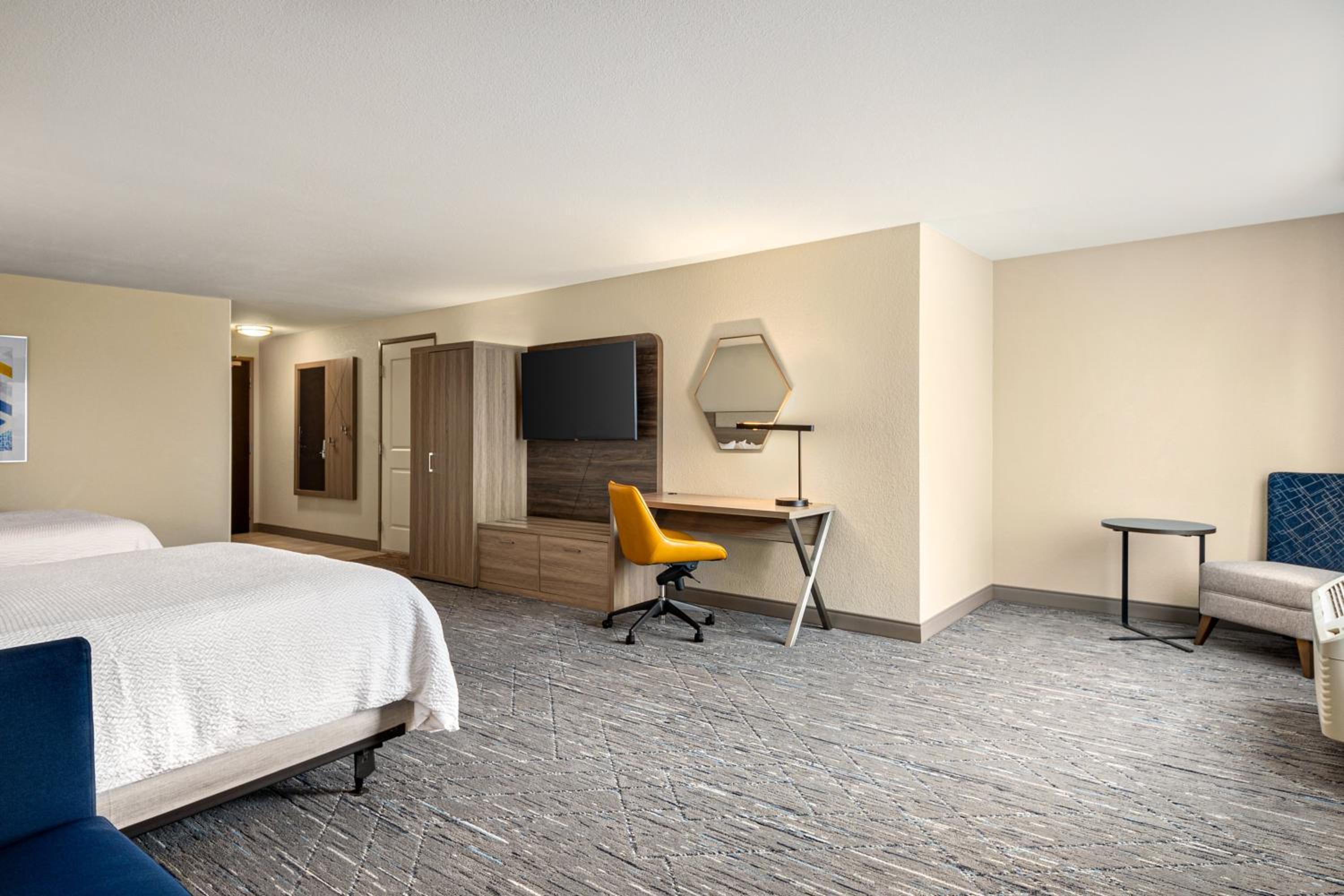 Room with Two Beds - Hearing Accessible - Non-Smoking photo 2
