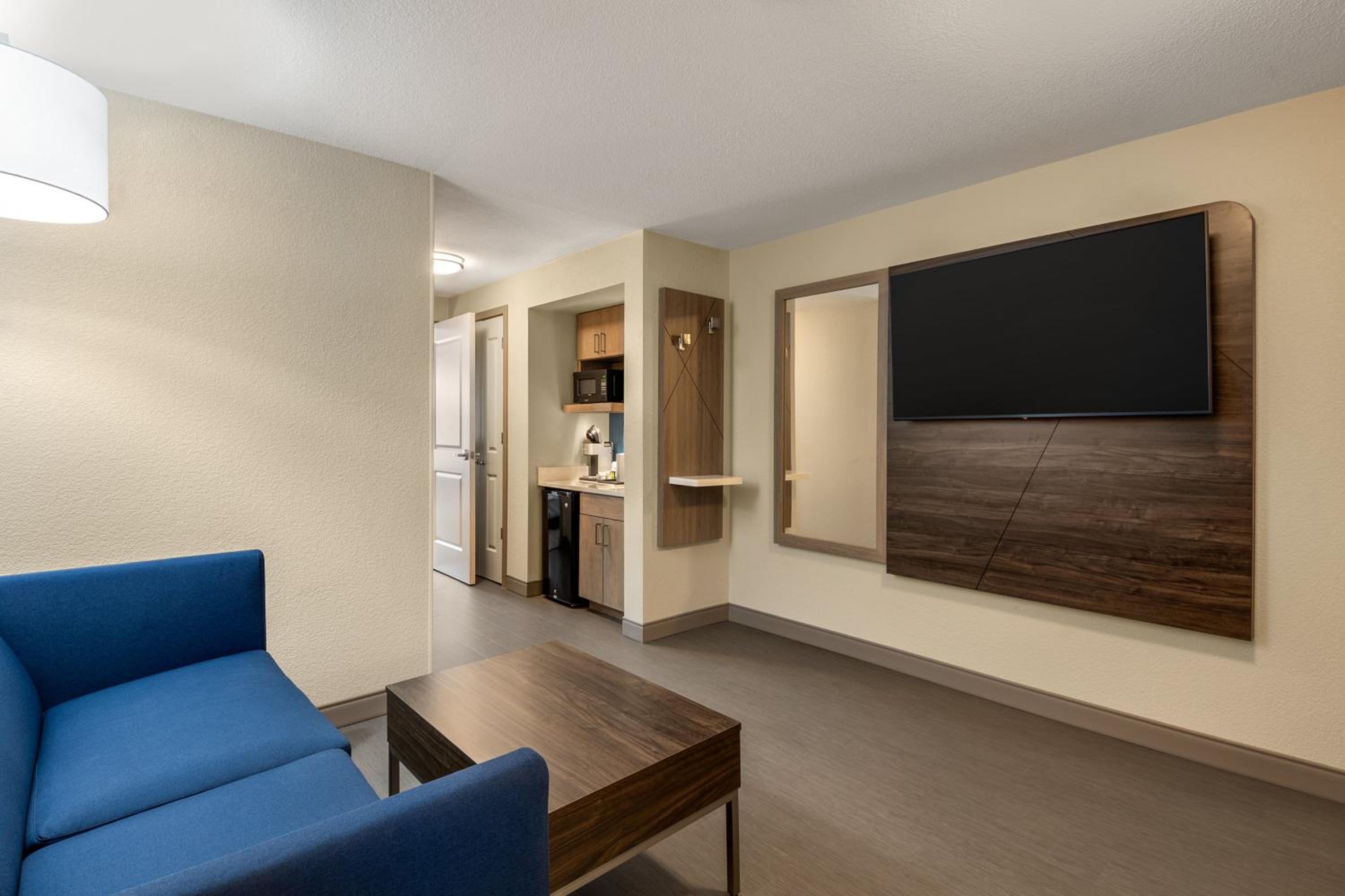 One-Bedroom King Suite - Communications Accessible photo 1