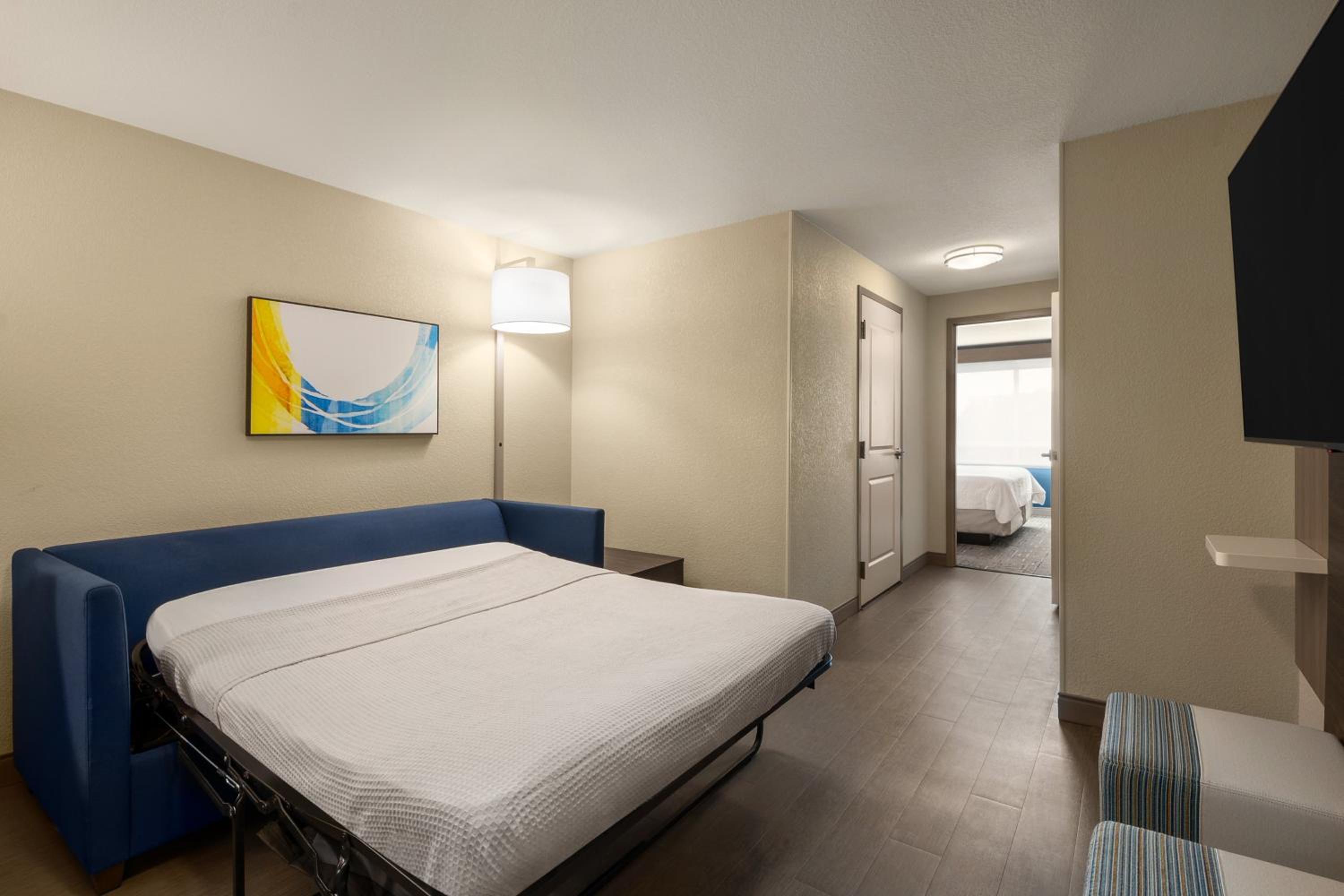 One-Bedroom King Suite - Communications Accessible photo 3