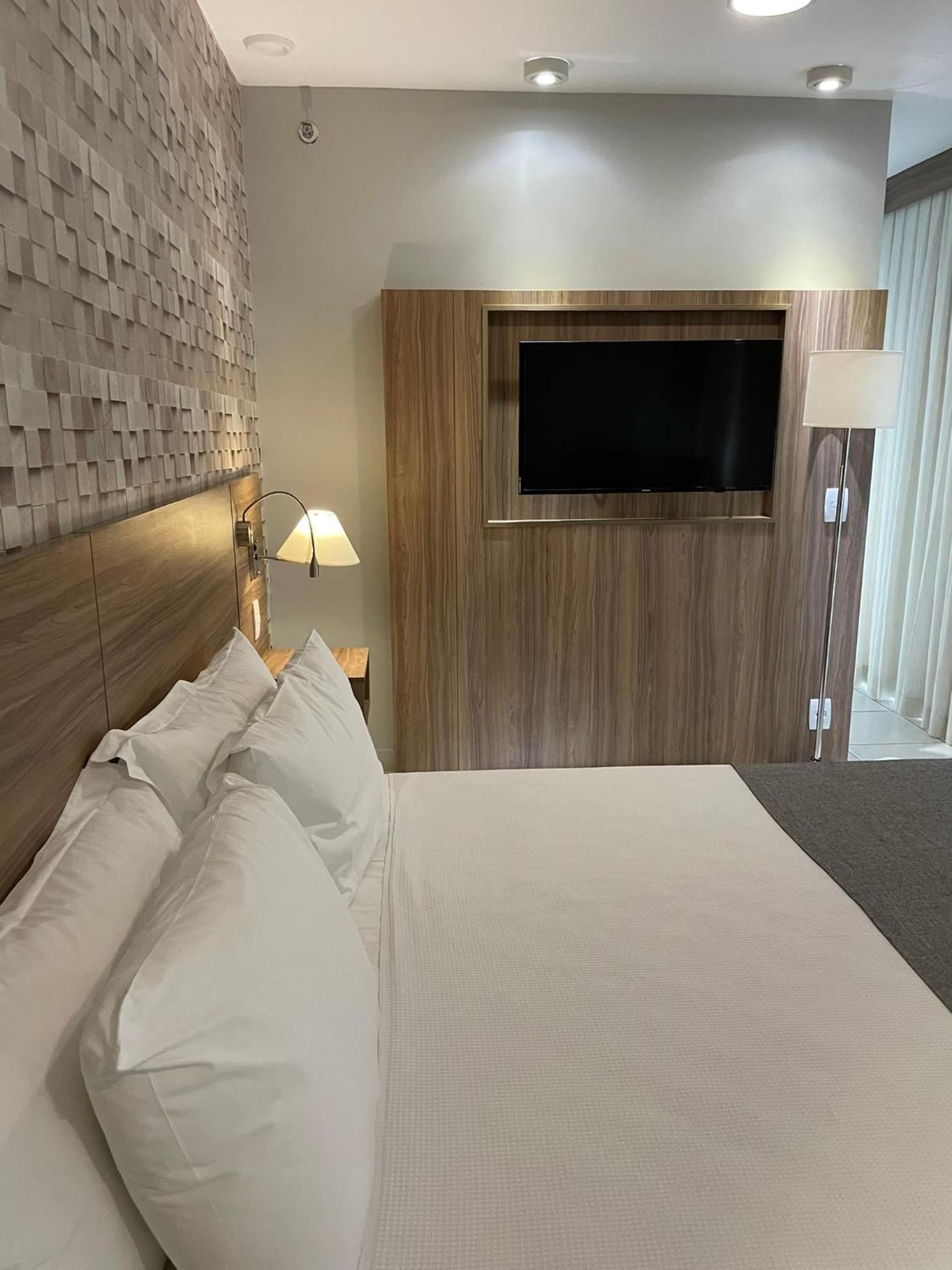 Deluxe Double Room with Balcony photo 3