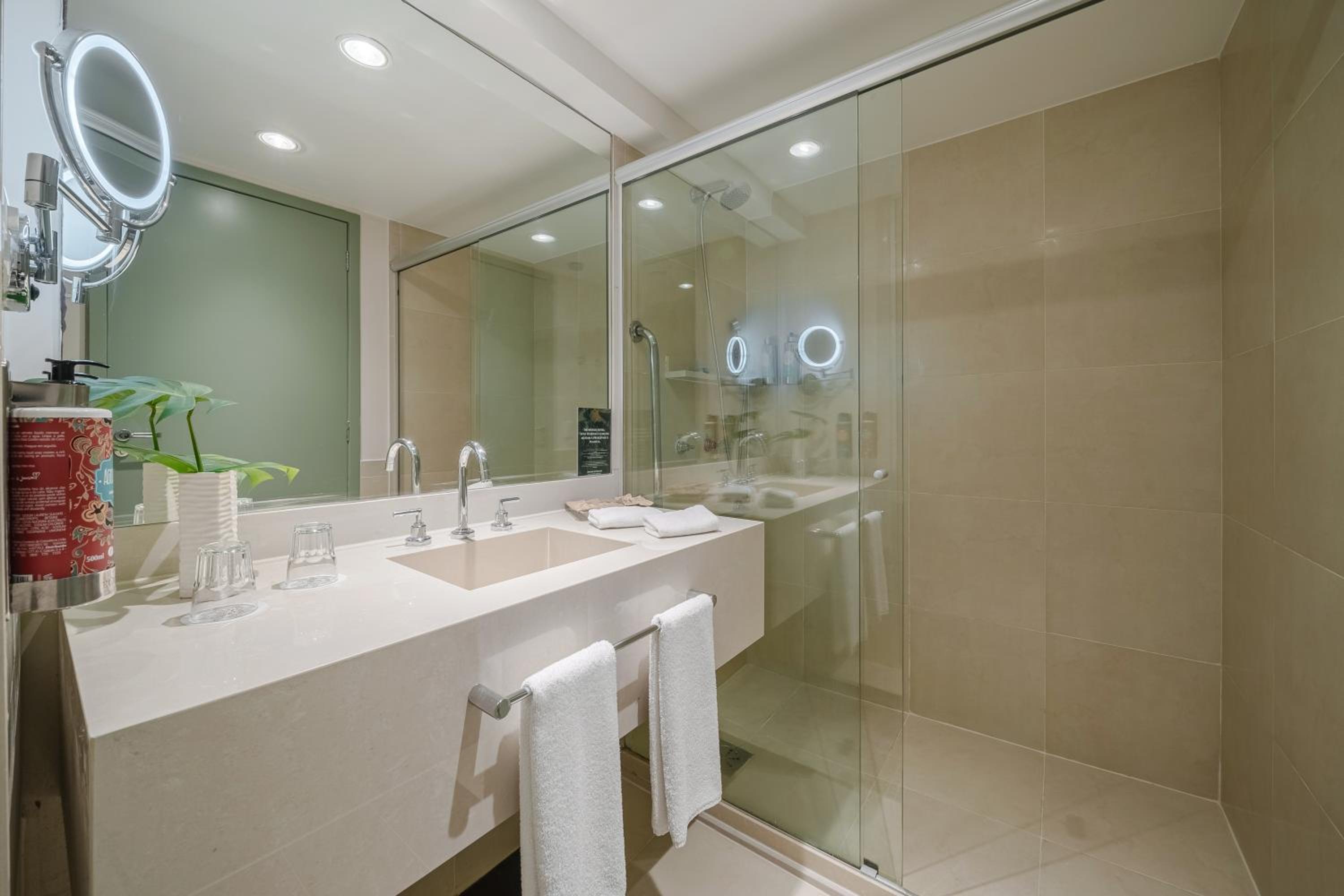 Executive King Room with Partial Frontal Sea View - Photo 5