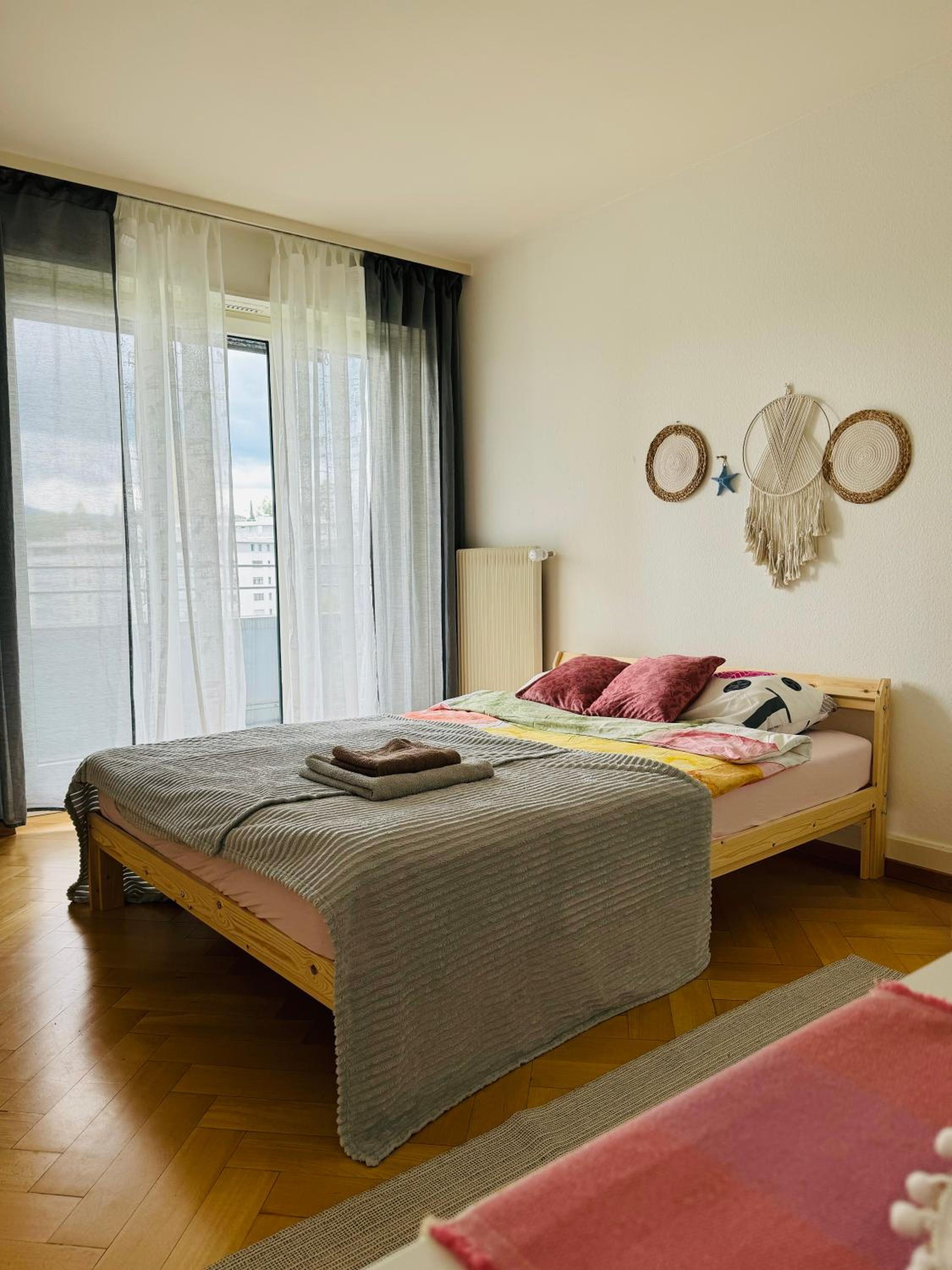 One-Bedroom Apartment photo 1