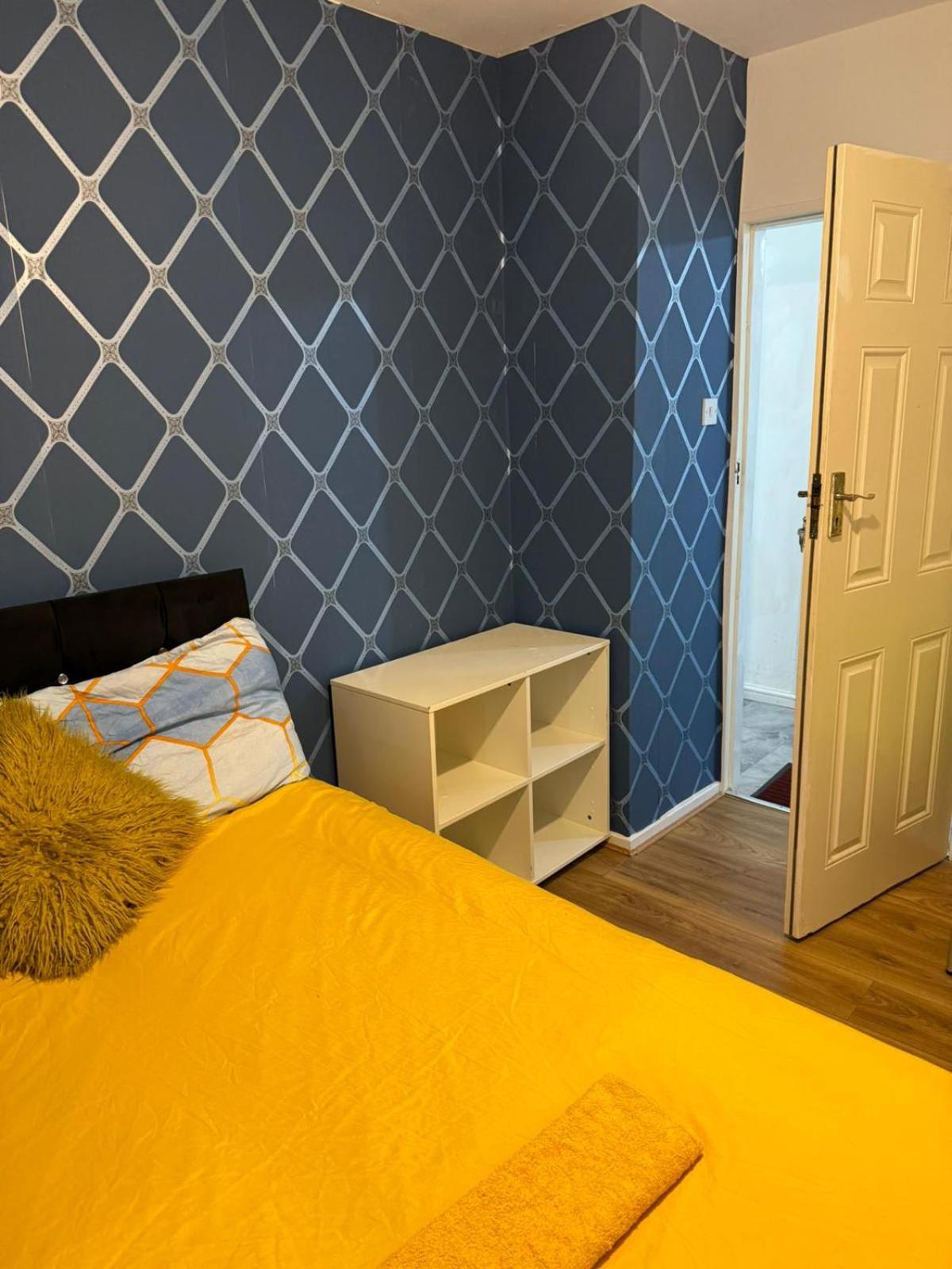 Standard Double Room With Shared Bathroom photo 2