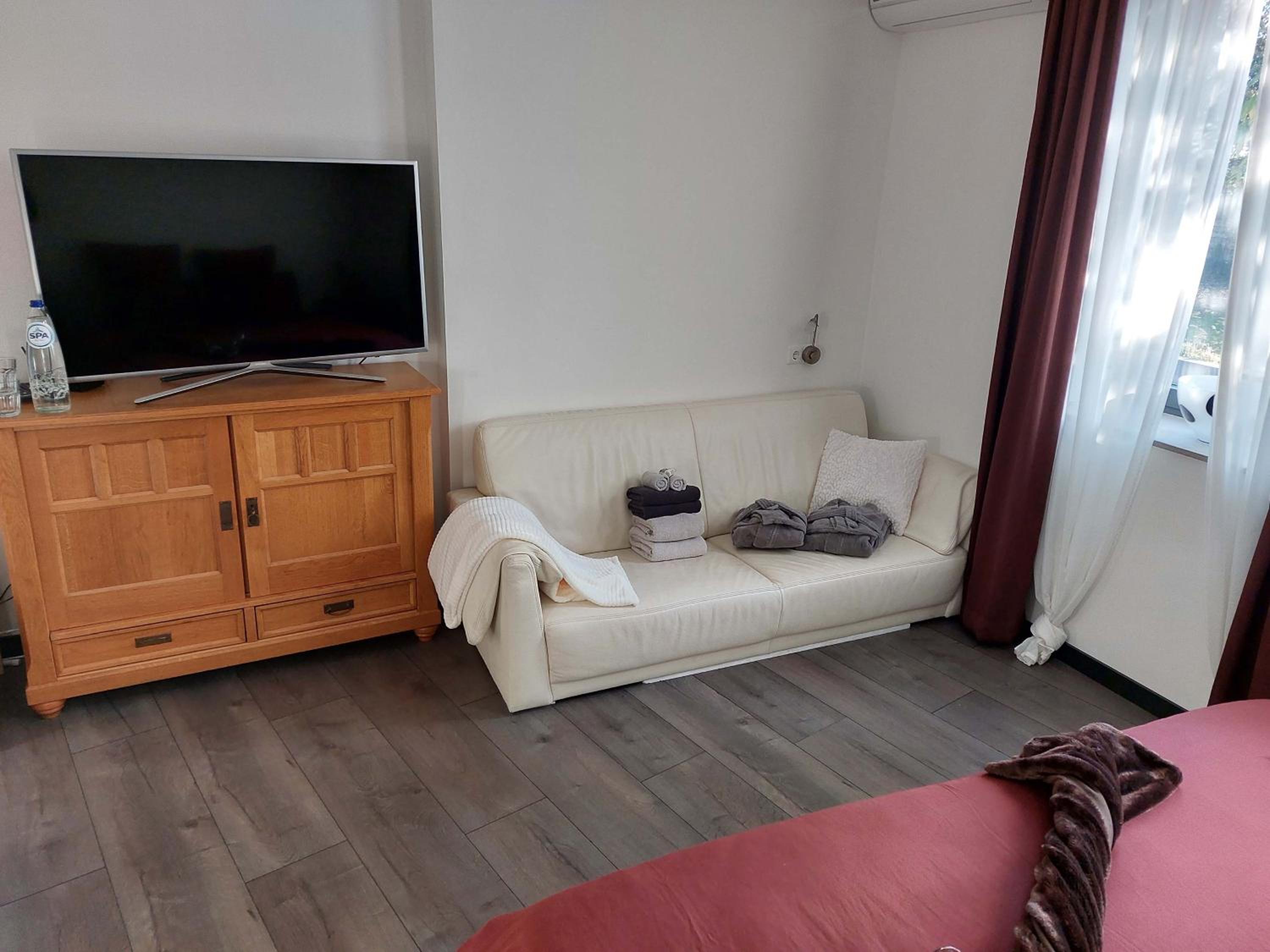 Budget Double Room - Photo 74