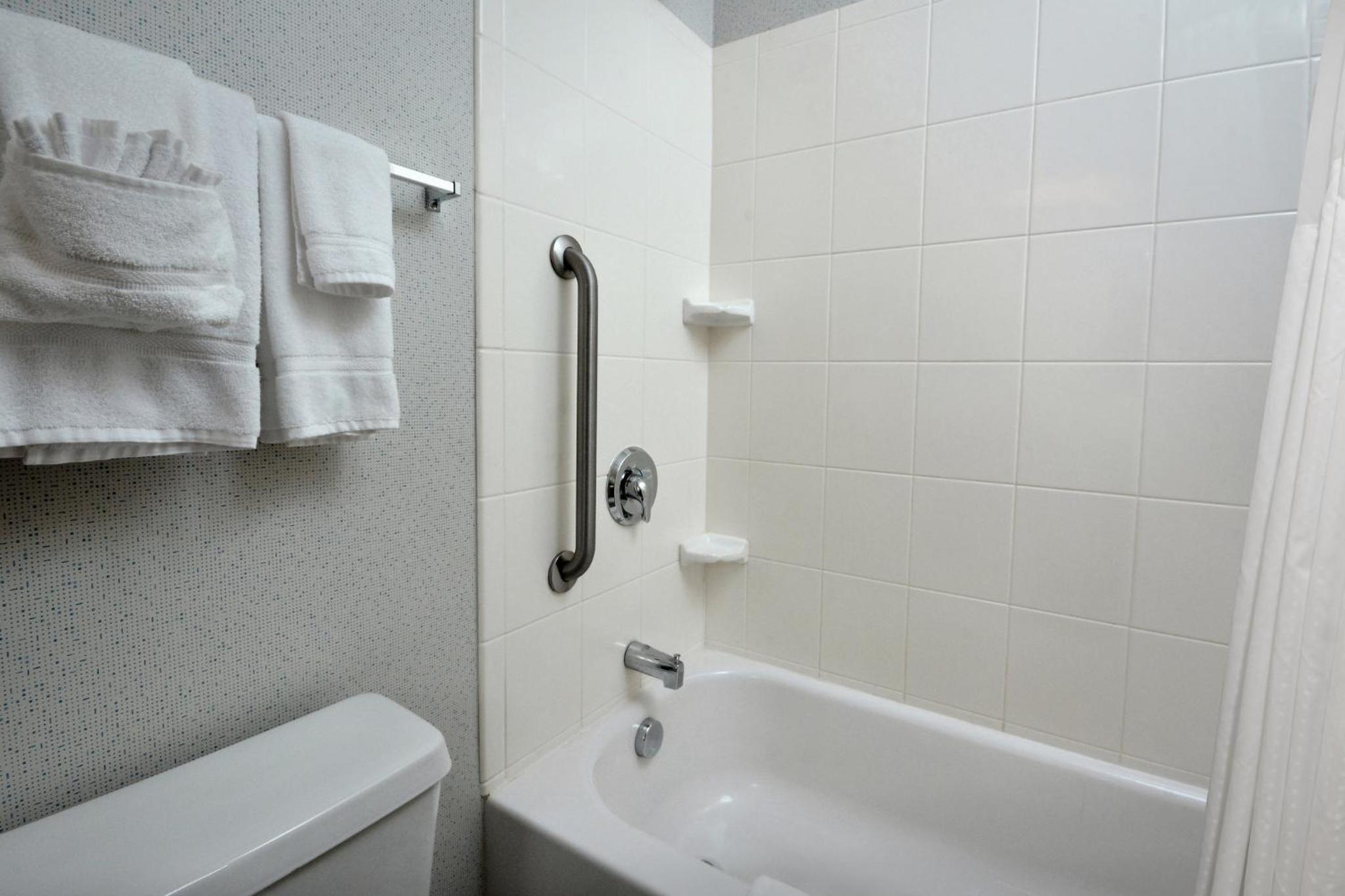 Standard King Room - Photo 7