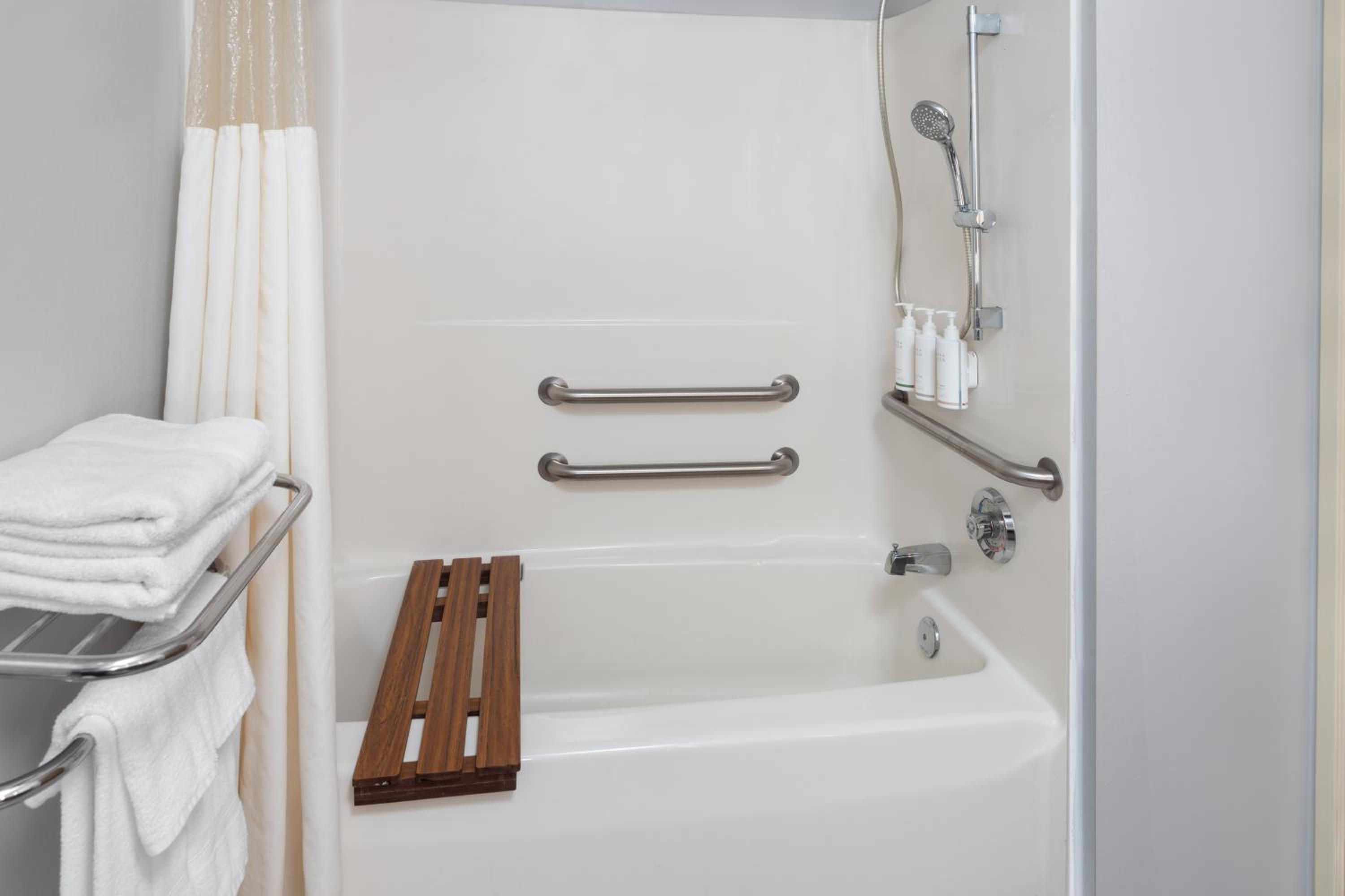 Queen Room - Mobility Access/Non-Smoking - Photo 4