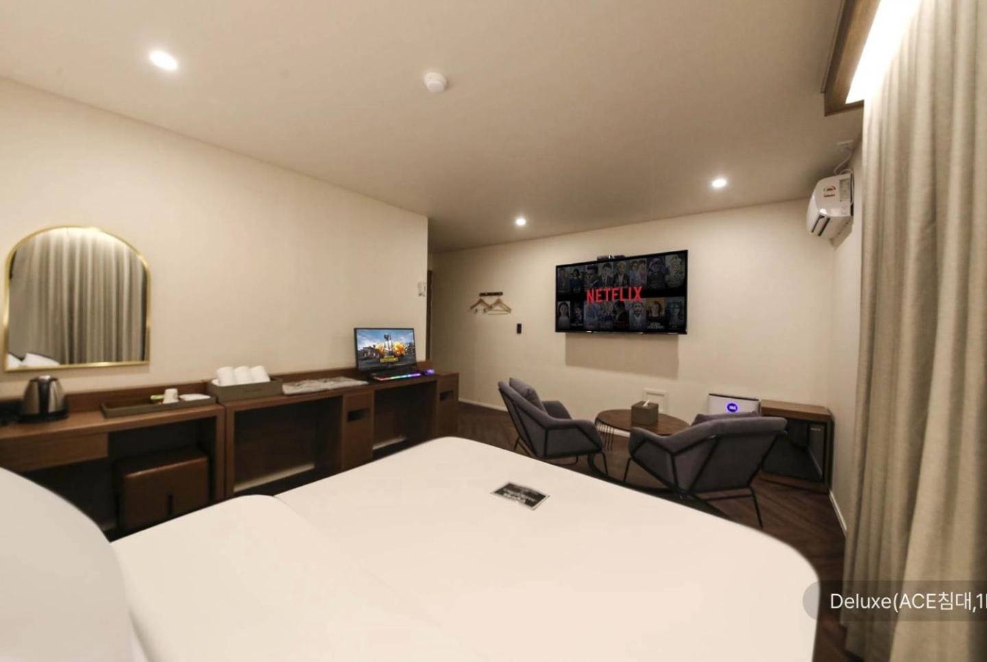 Deluxe Room - Photo 18