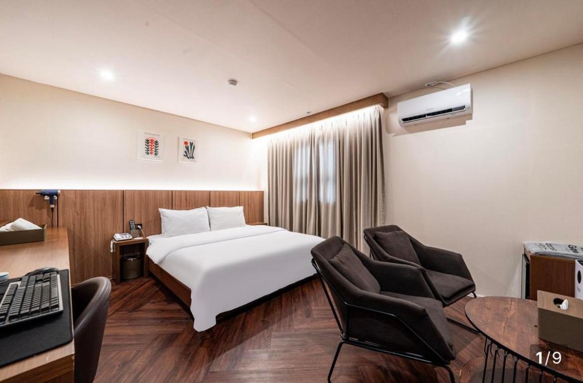 Deluxe Room - Photo 9