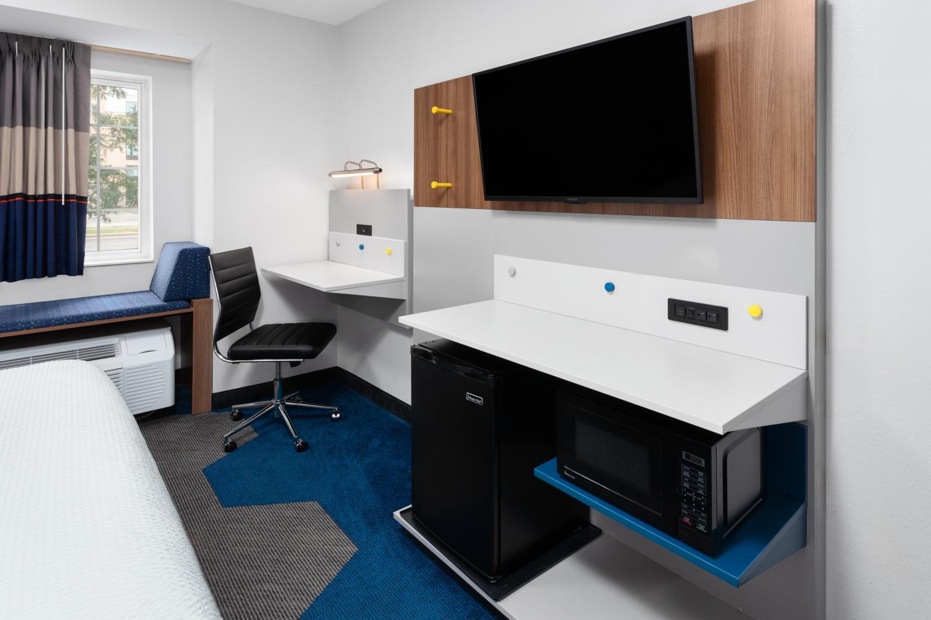 Queen Room - Mobility Access/Non-Smoking - Photo 3