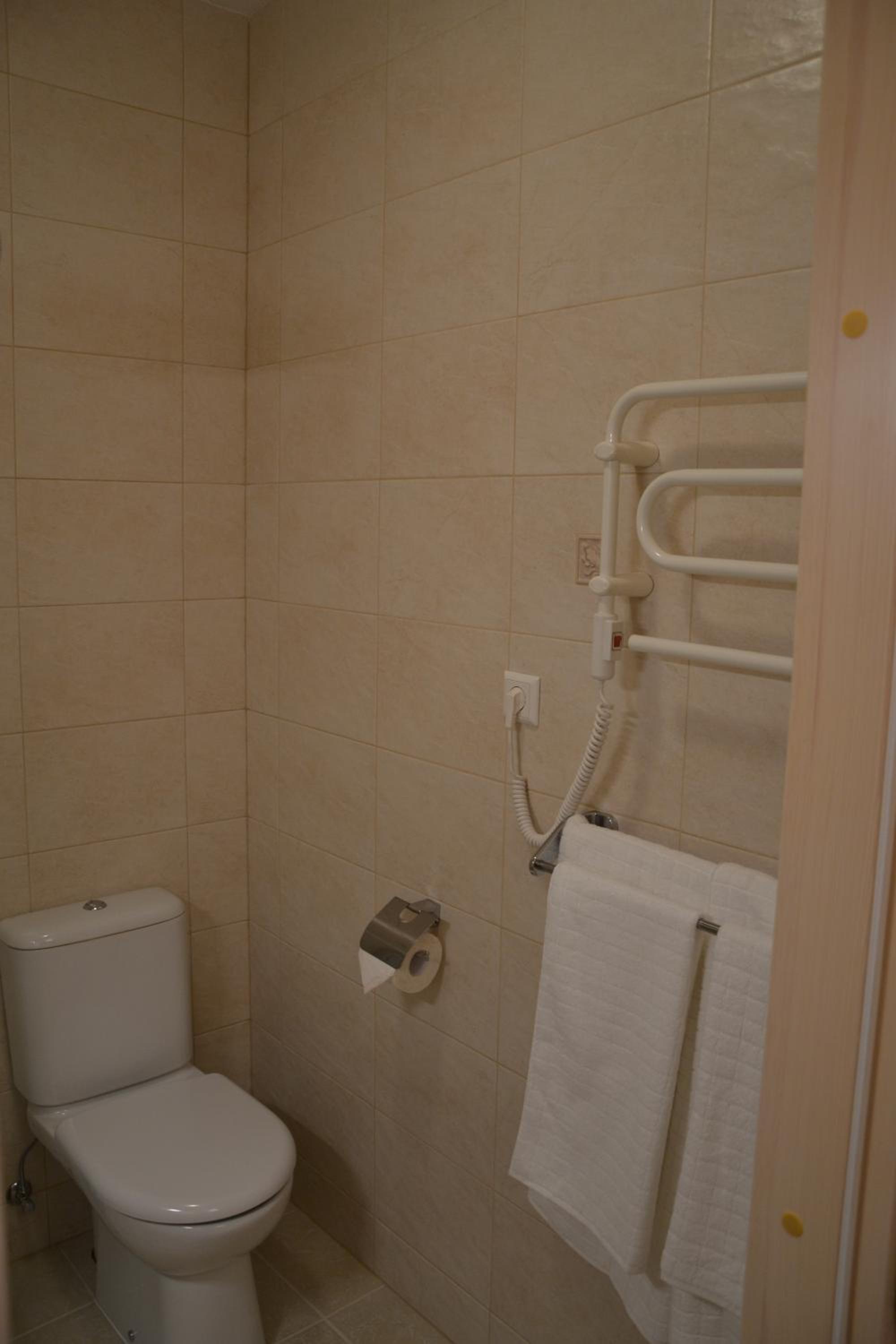 Double Room - Photo 9