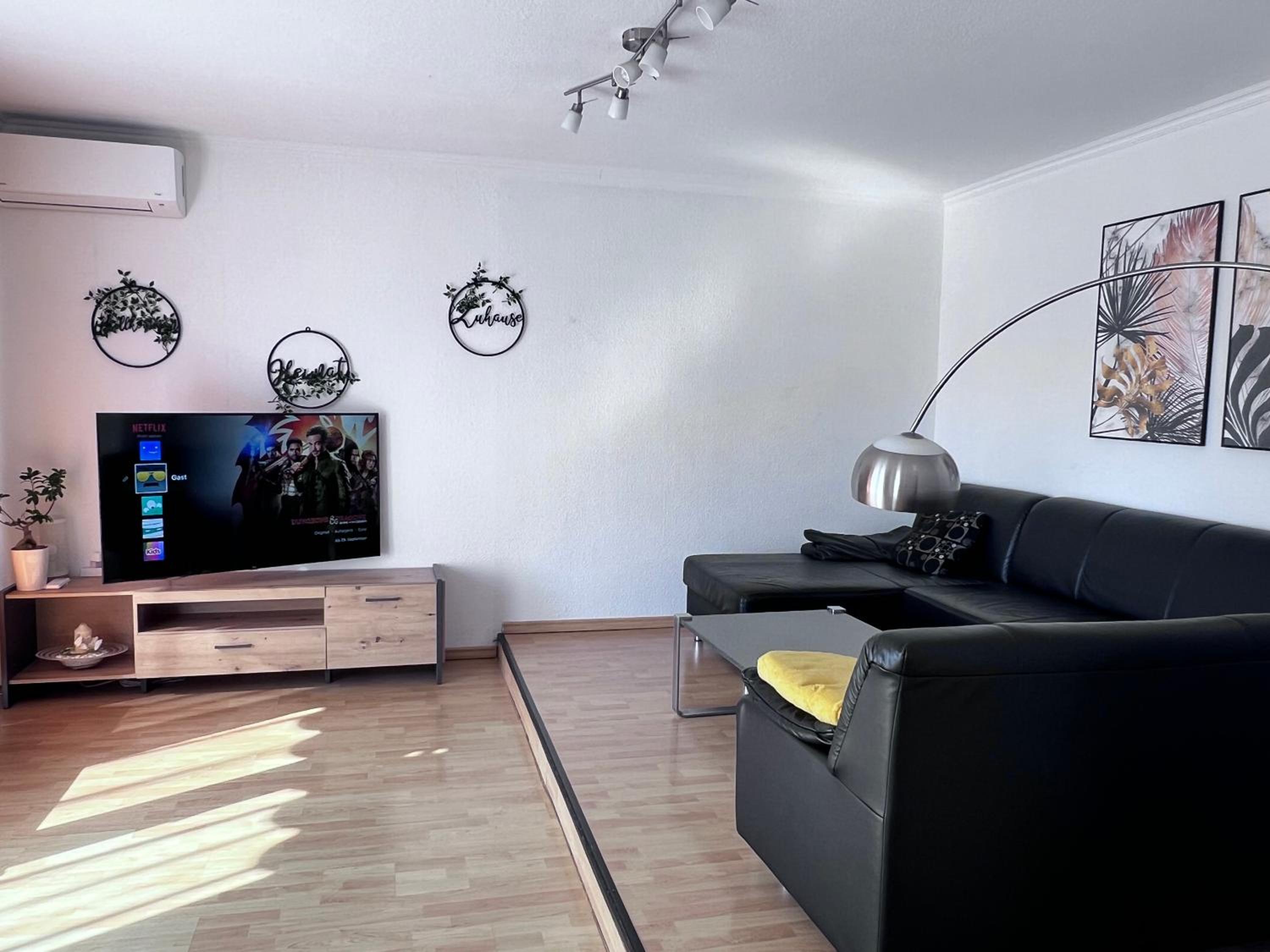 Apartment with Terrace - Photo 25