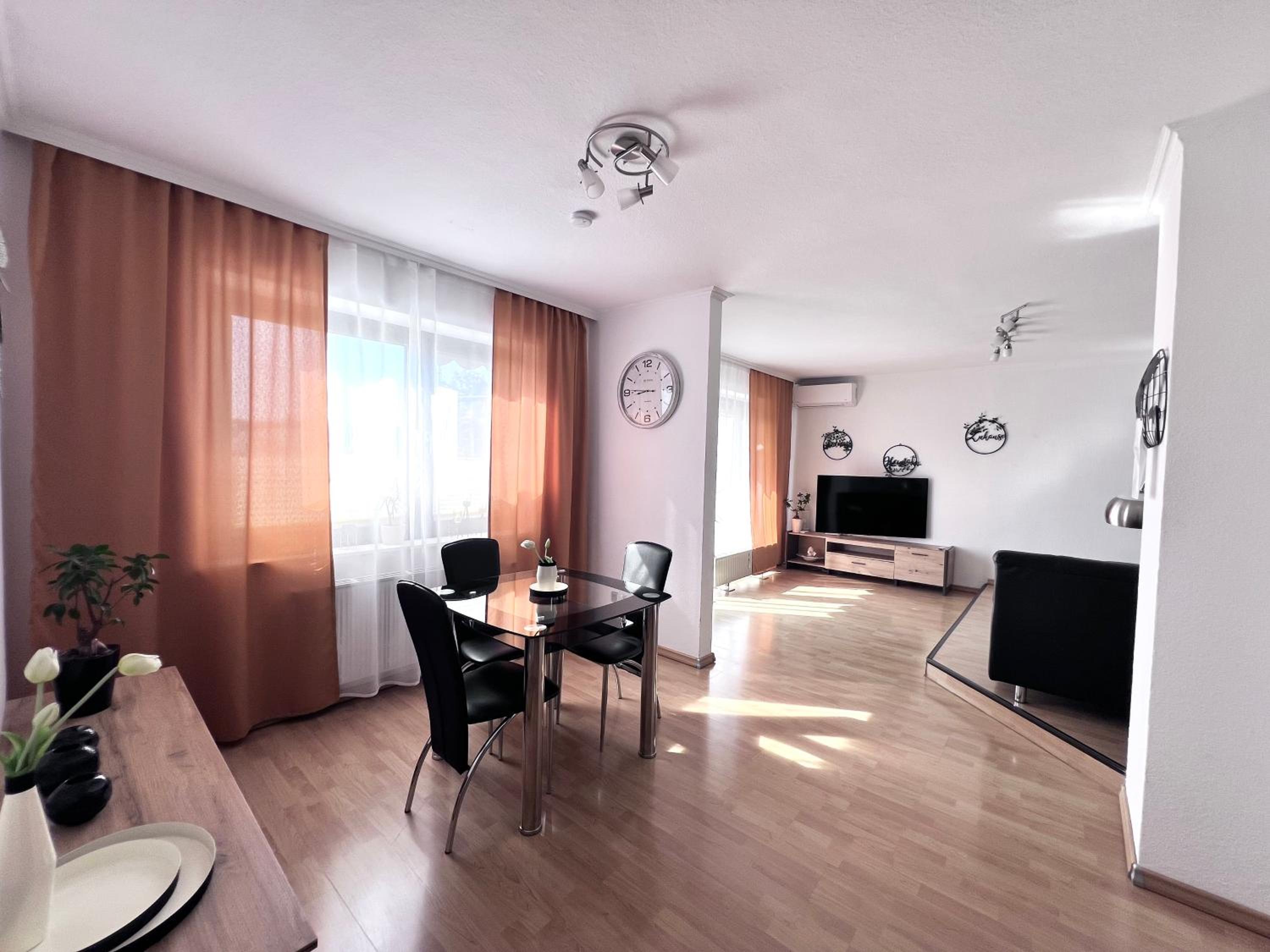 Apartment with Terrace - Photo 23