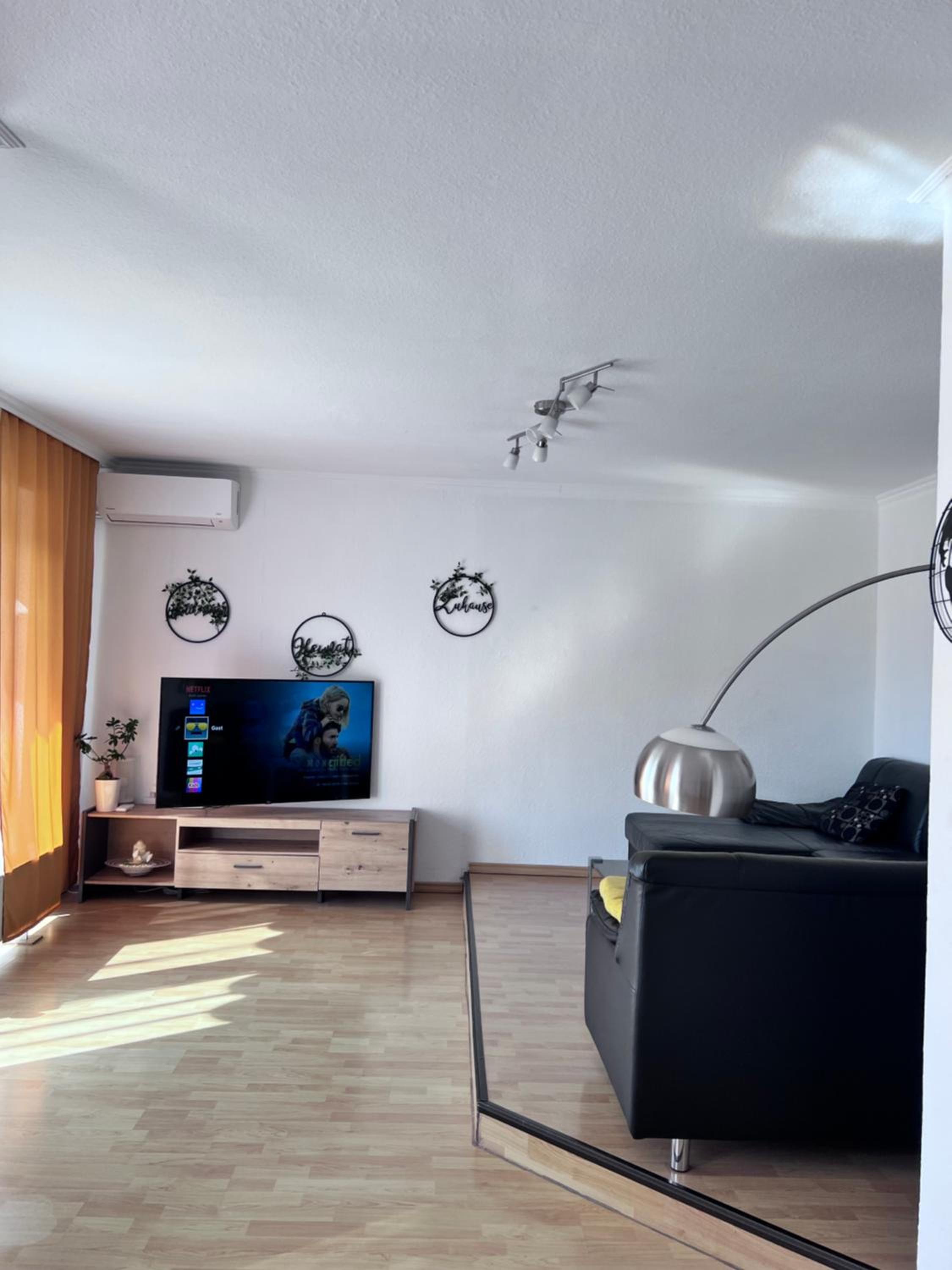 Apartment with Terrace - Photo 22