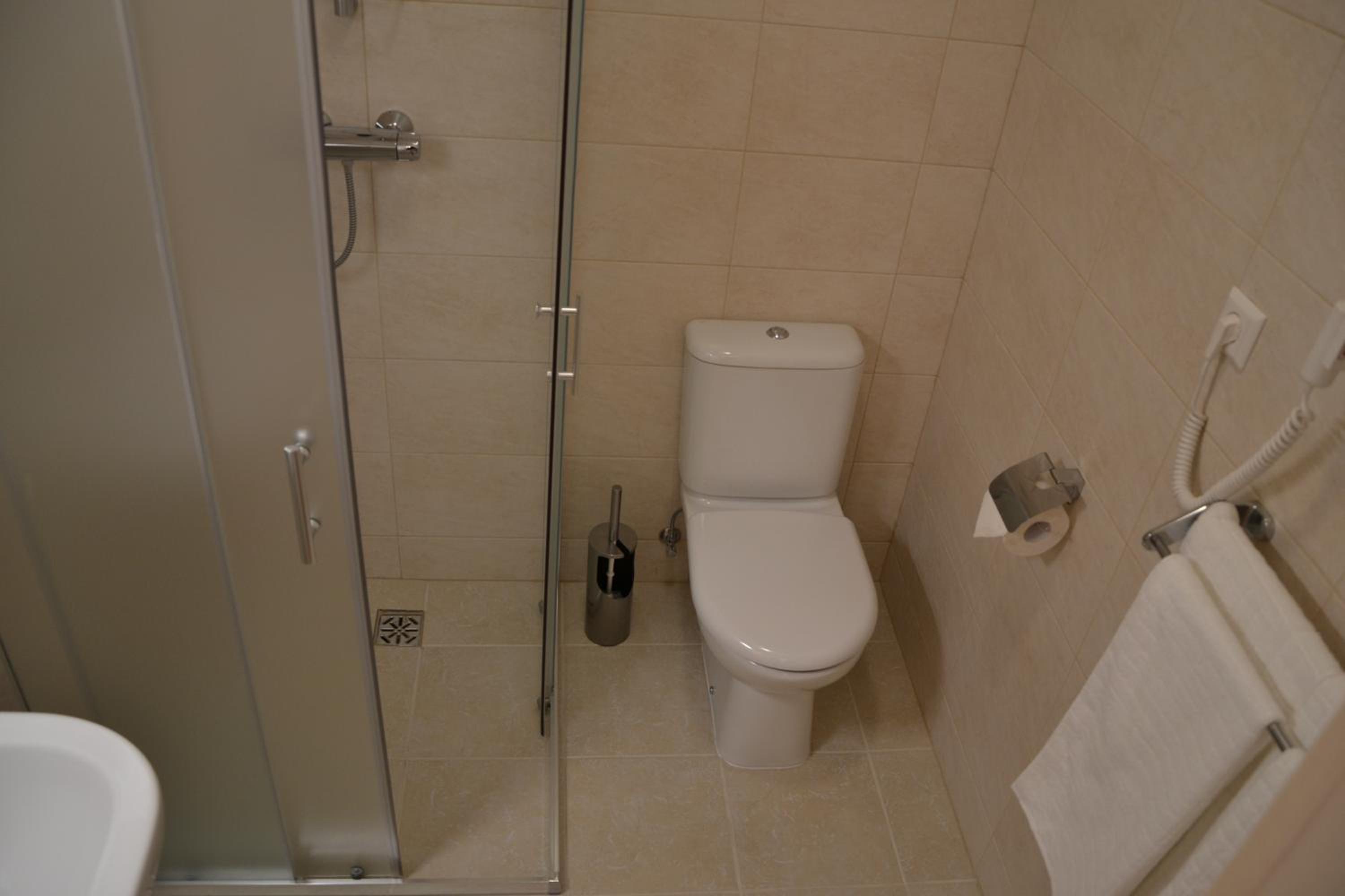 Double Room - Photo 10
