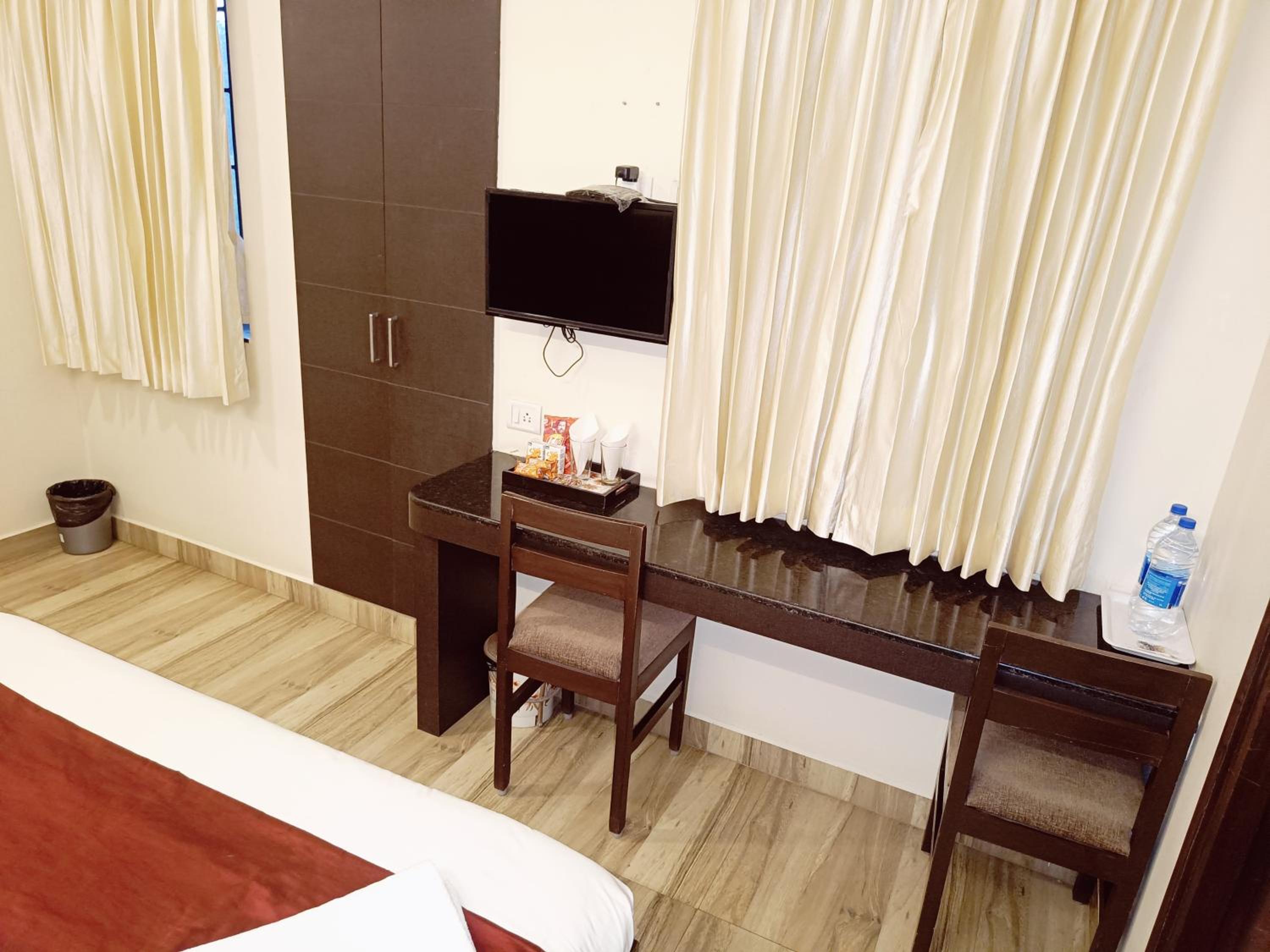 Deluxe Room - Photo 43