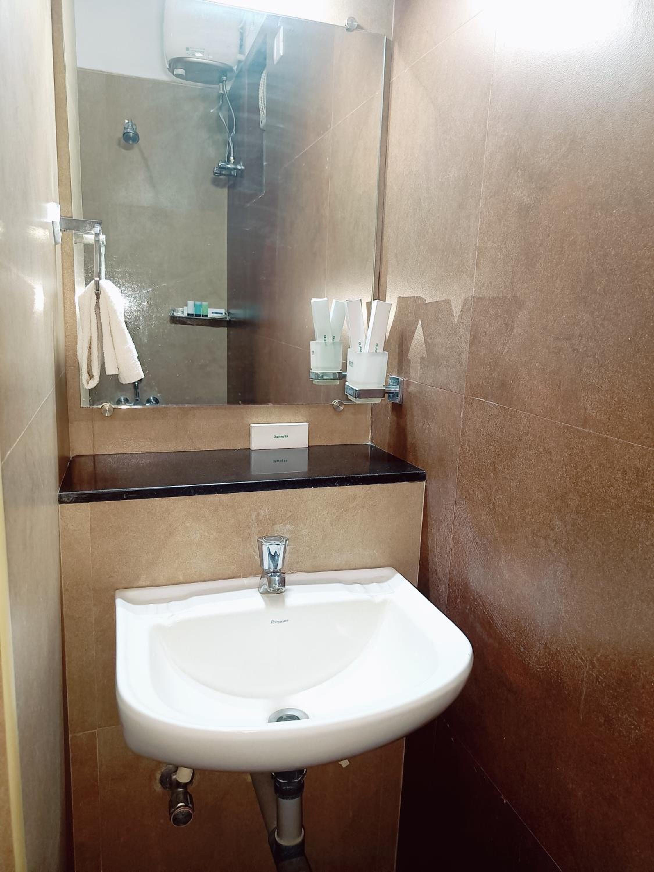 Deluxe Room - Photo 14