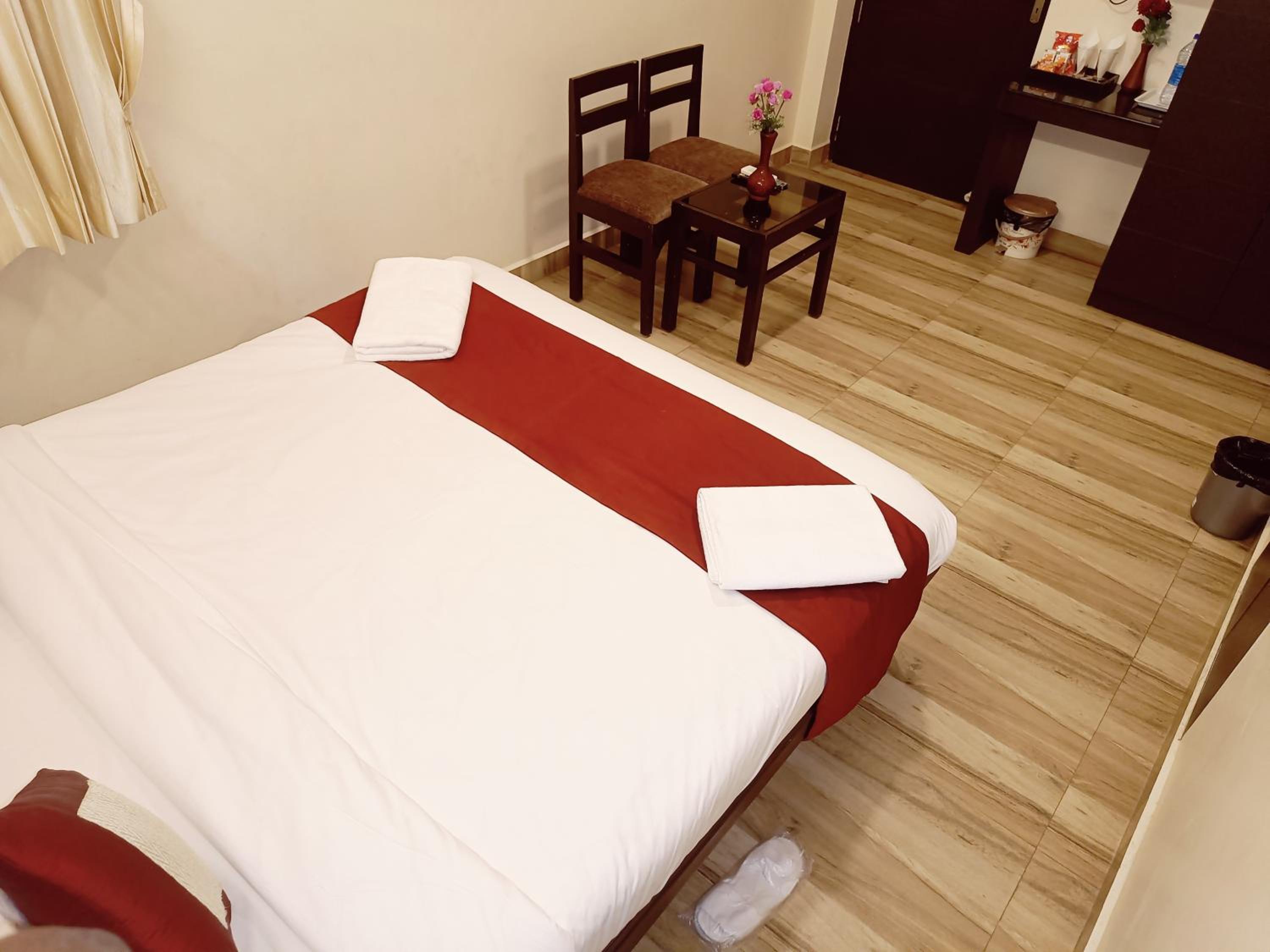 Deluxe Room - Photo 5