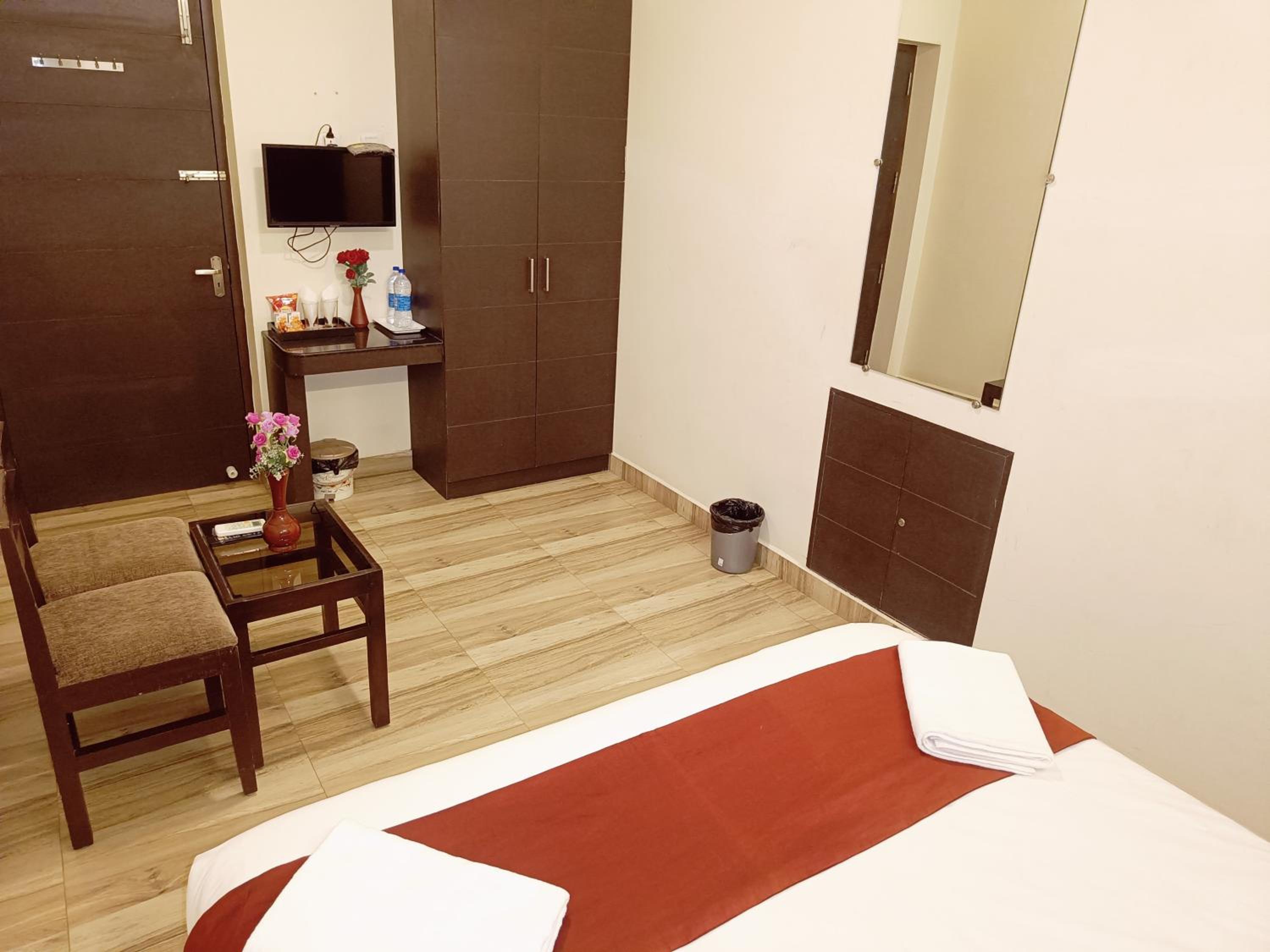Deluxe Room - Photo 7
