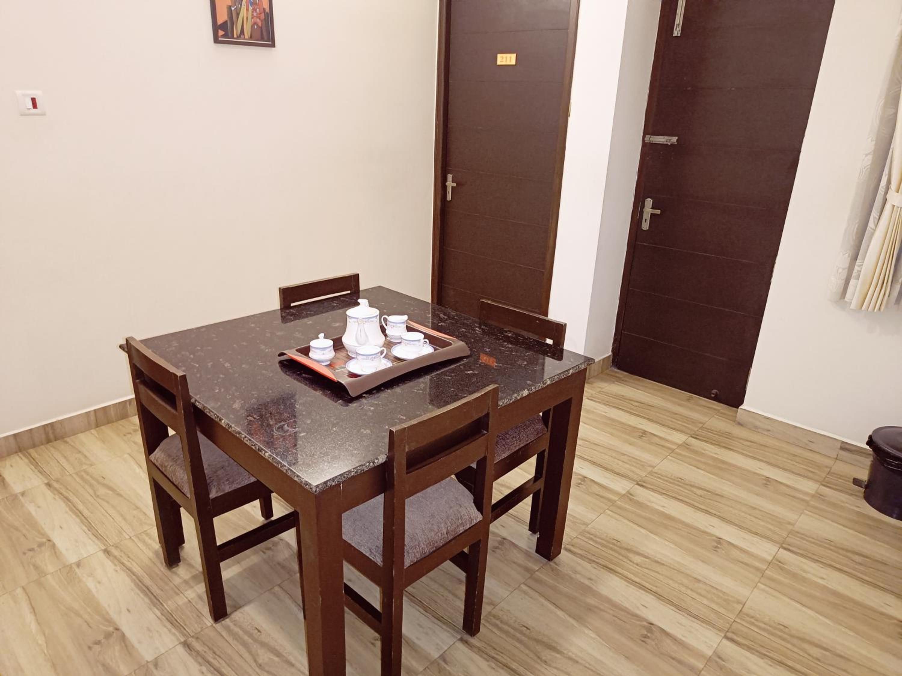 Deluxe Room - Photo 11